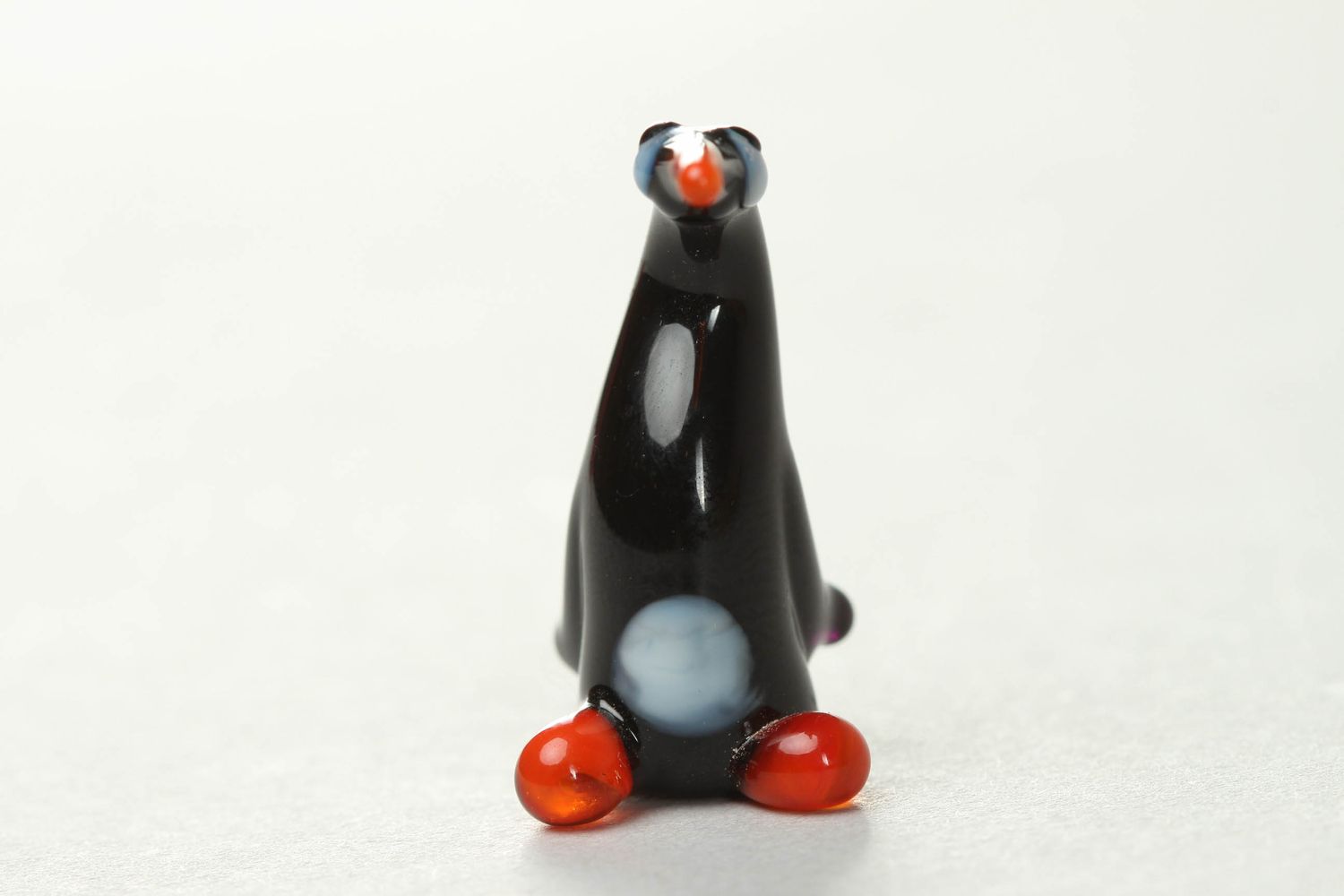 Фигурка из стекла в технике лэмпворк пингвин  фото 2
