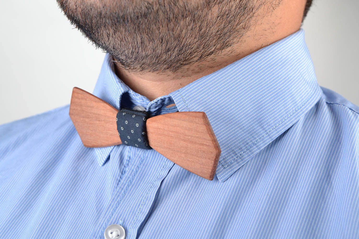 Деревянный галстук-бабочка из тика фото 5