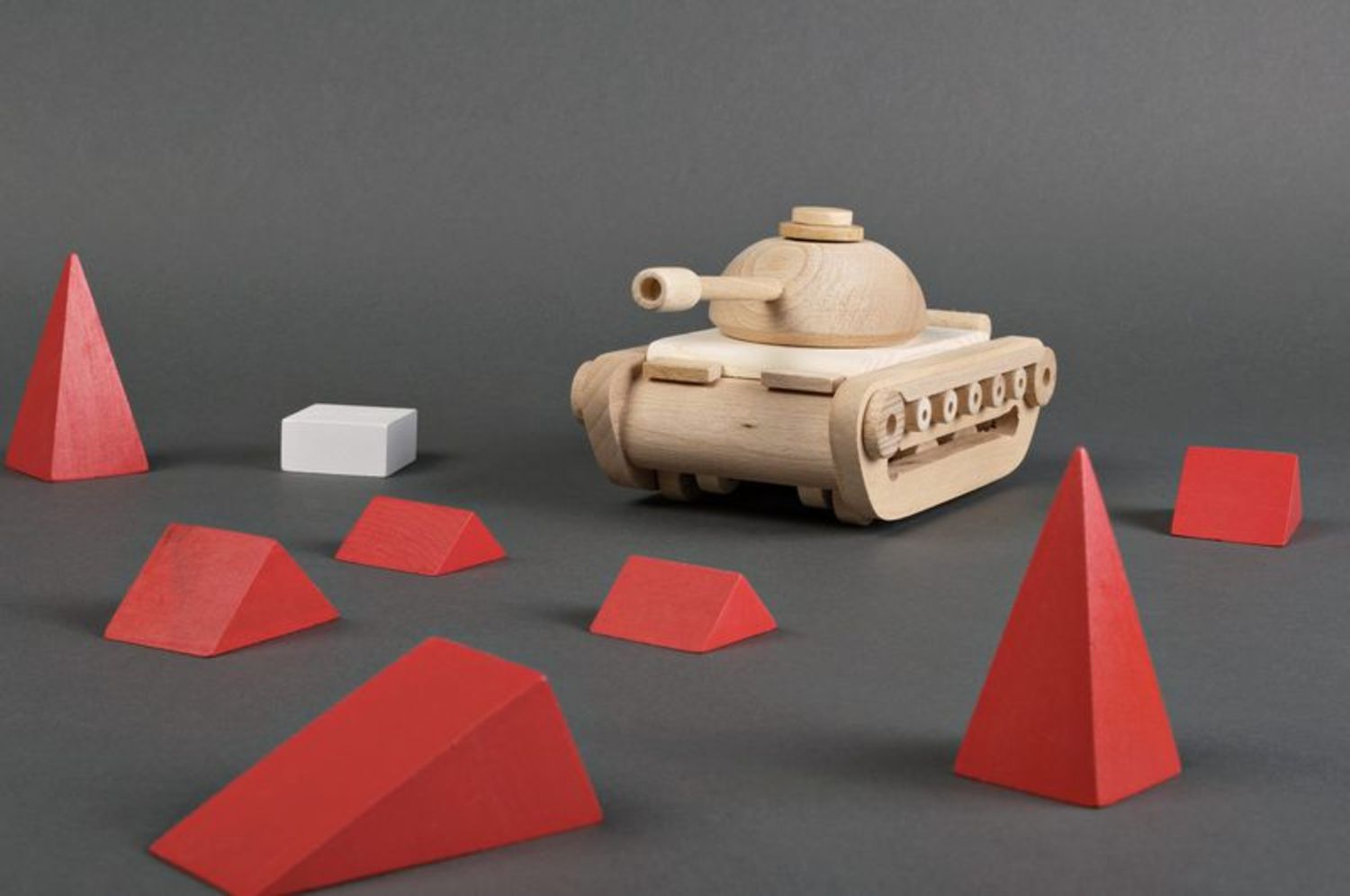 Wooden toy tank  photo 2