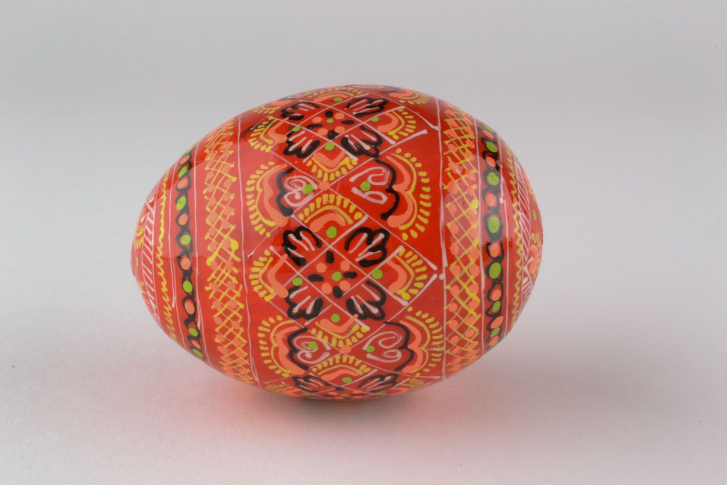Wooden egg with beautiful painting photo 2