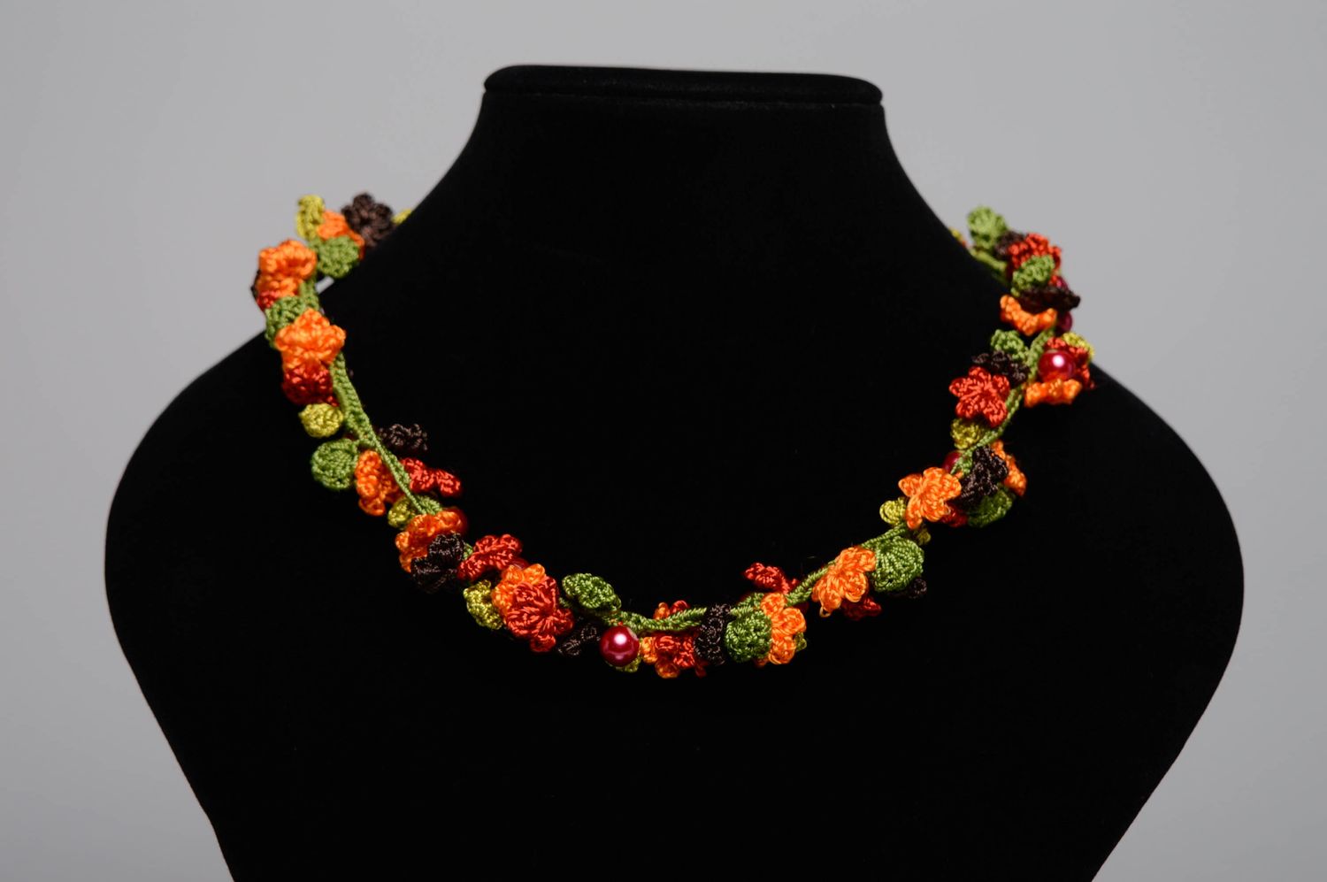 Crochet floral necklace photo 2