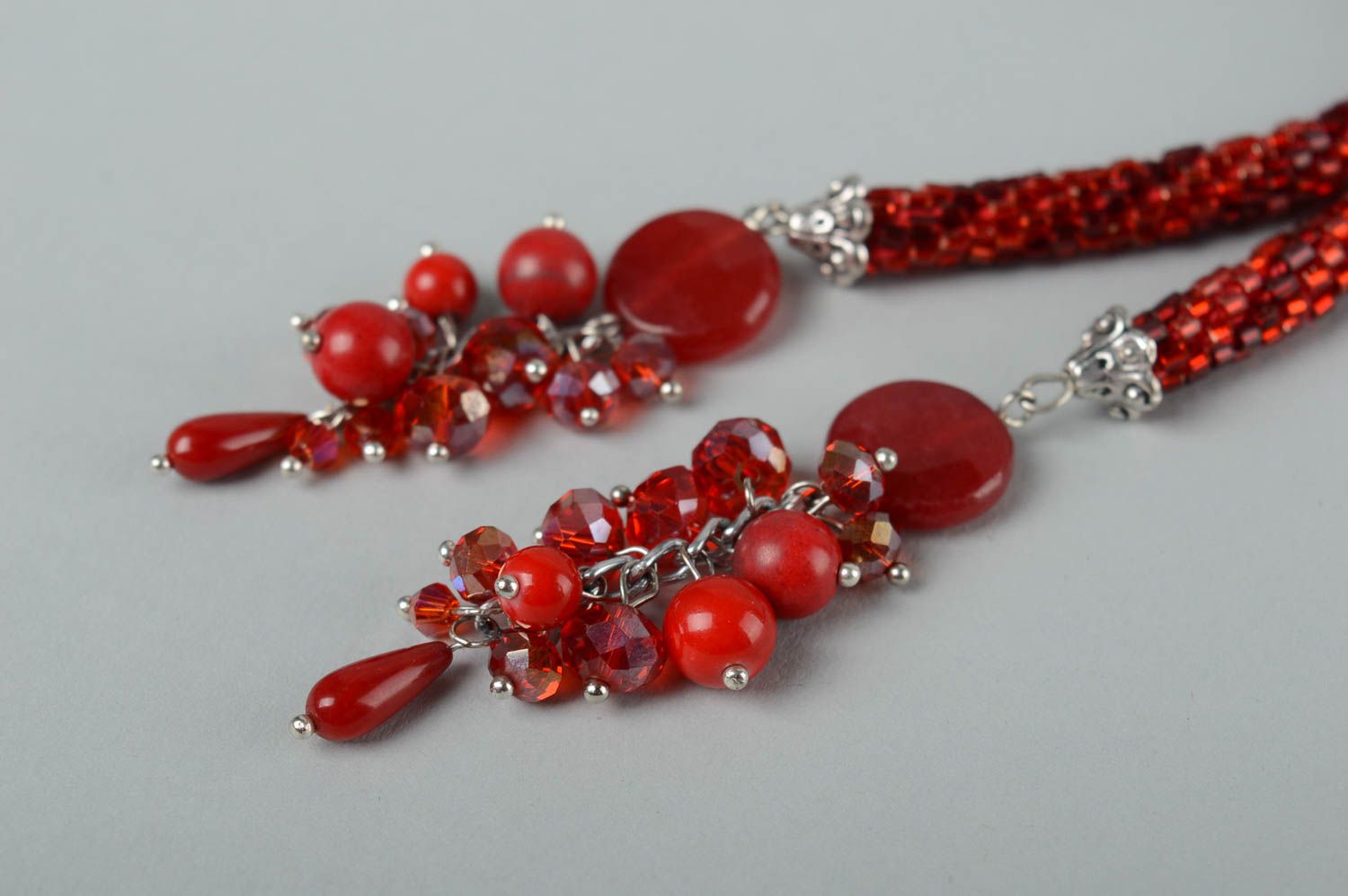 Collar de abalorios bisutería artesanal accesorio de mujer lariat rojo foto 3