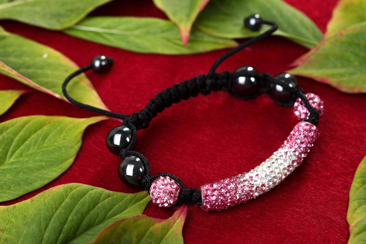 Bracelet tendance Bijou fait main en noir et rose Accessoire femme Brillance photo 1
