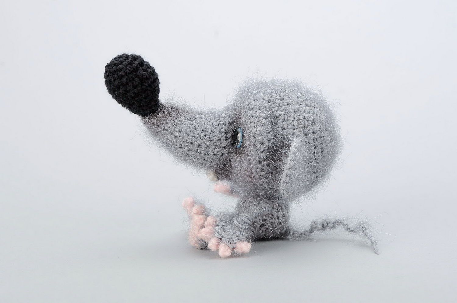 Knitted toy Little mouse photo 4