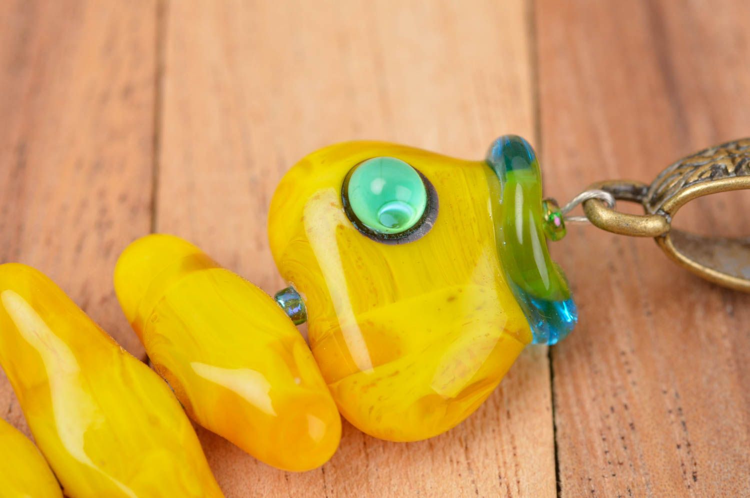 Кулон ручной работы украшения на шею стеклянный кулон лэмпворк Желтая рыбка фото 4