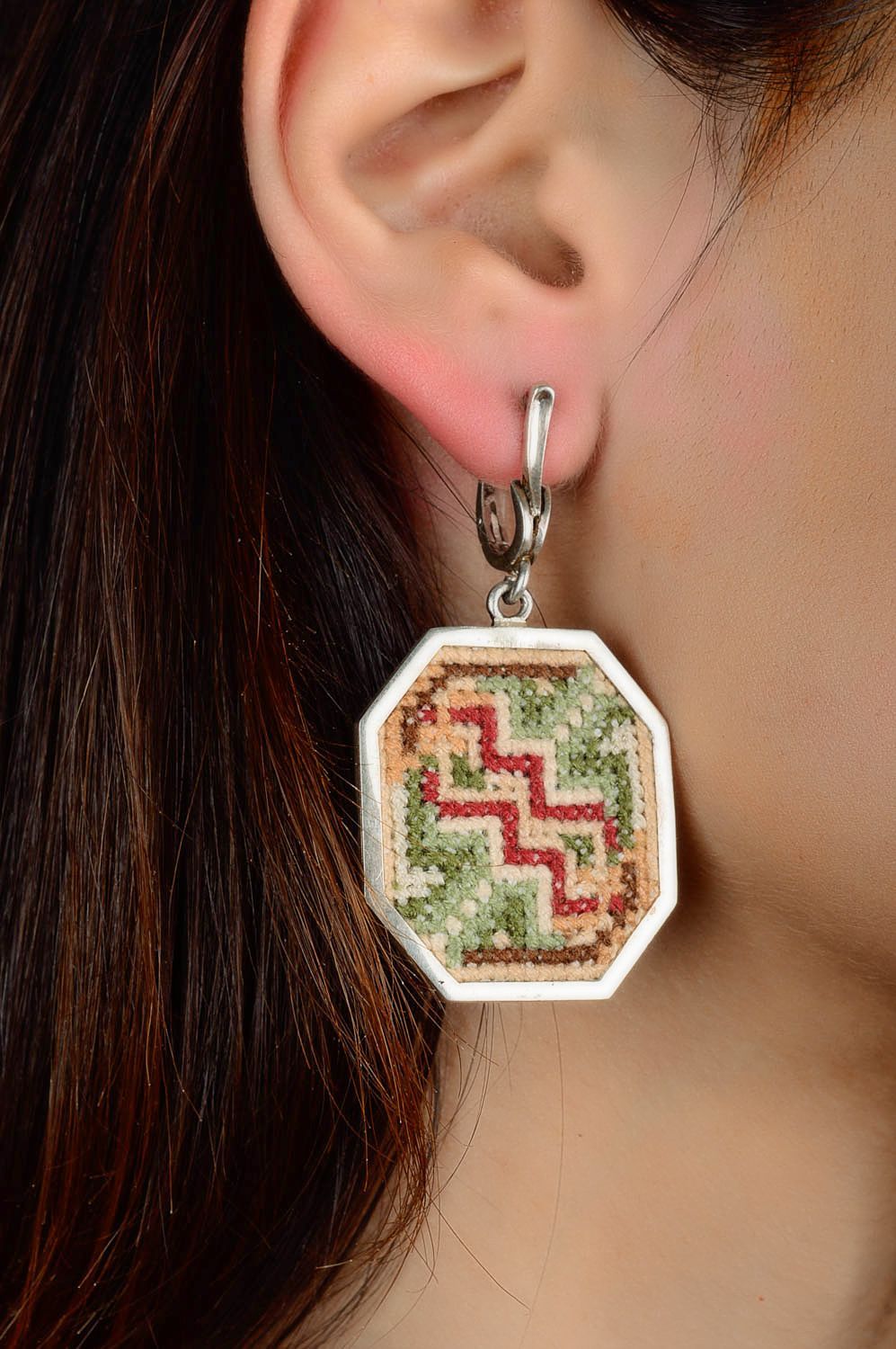 Handmade große Ohrringe Ethno Schmuck Accessoire für Frauen mit Stickerei foto 3