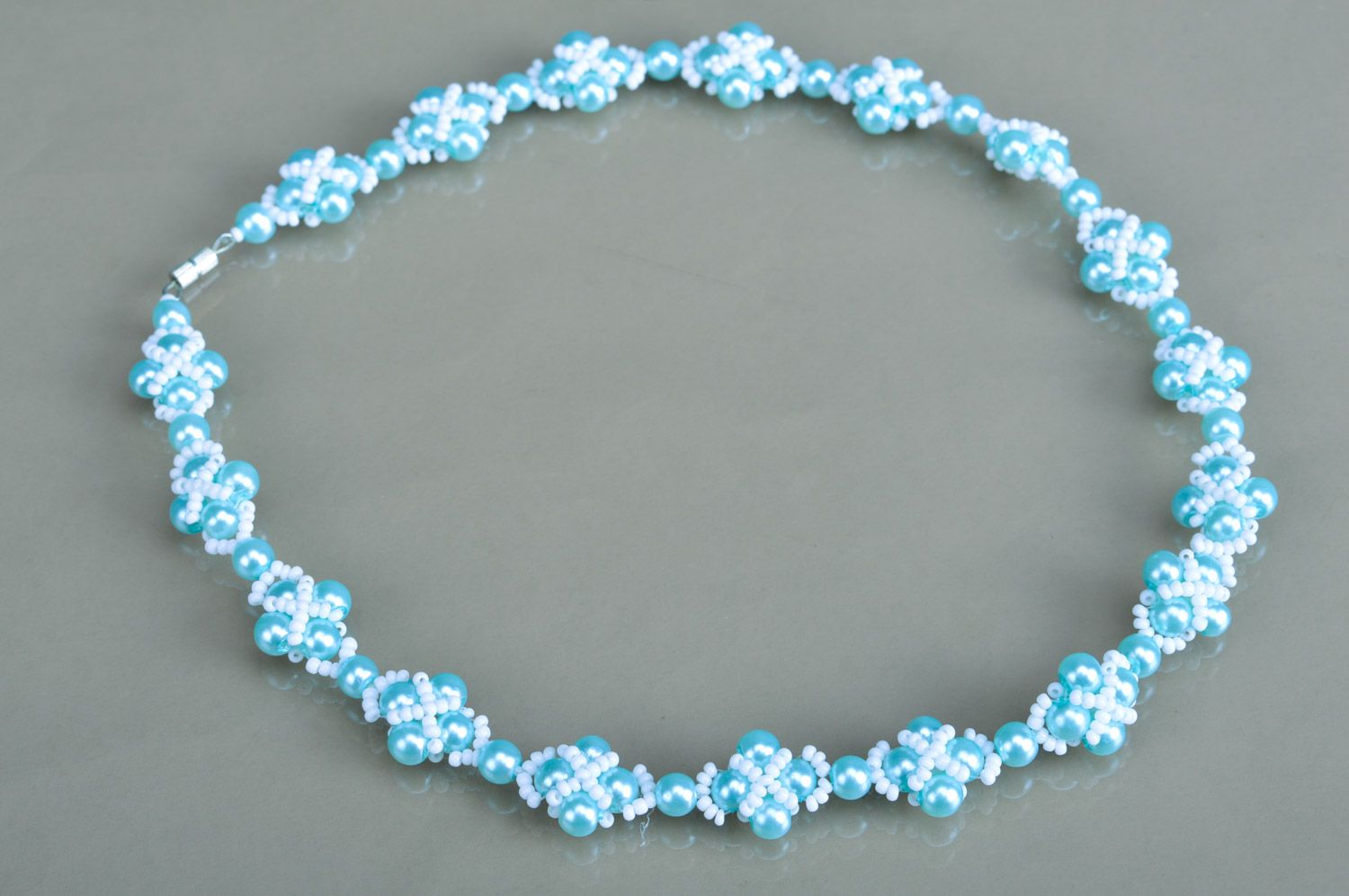 Handmade tender necklace woven of white and blue beads of different sizes photo 2