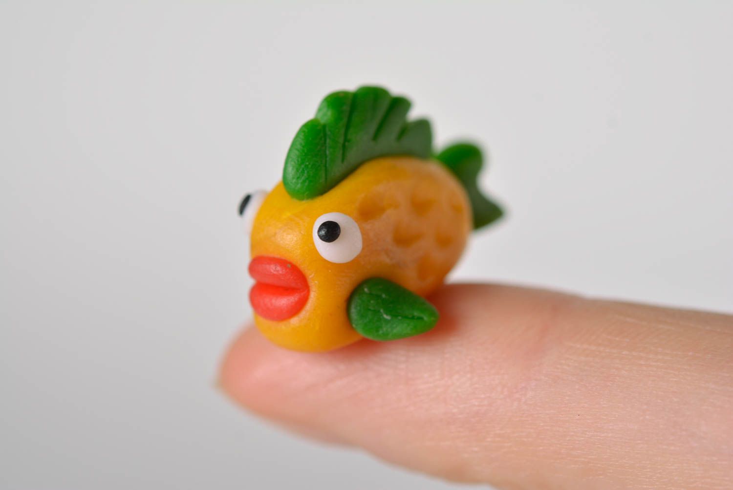 Игрушка из полимерной глины ручной работы маленькая игрушка фигурка из пластитки фото 4