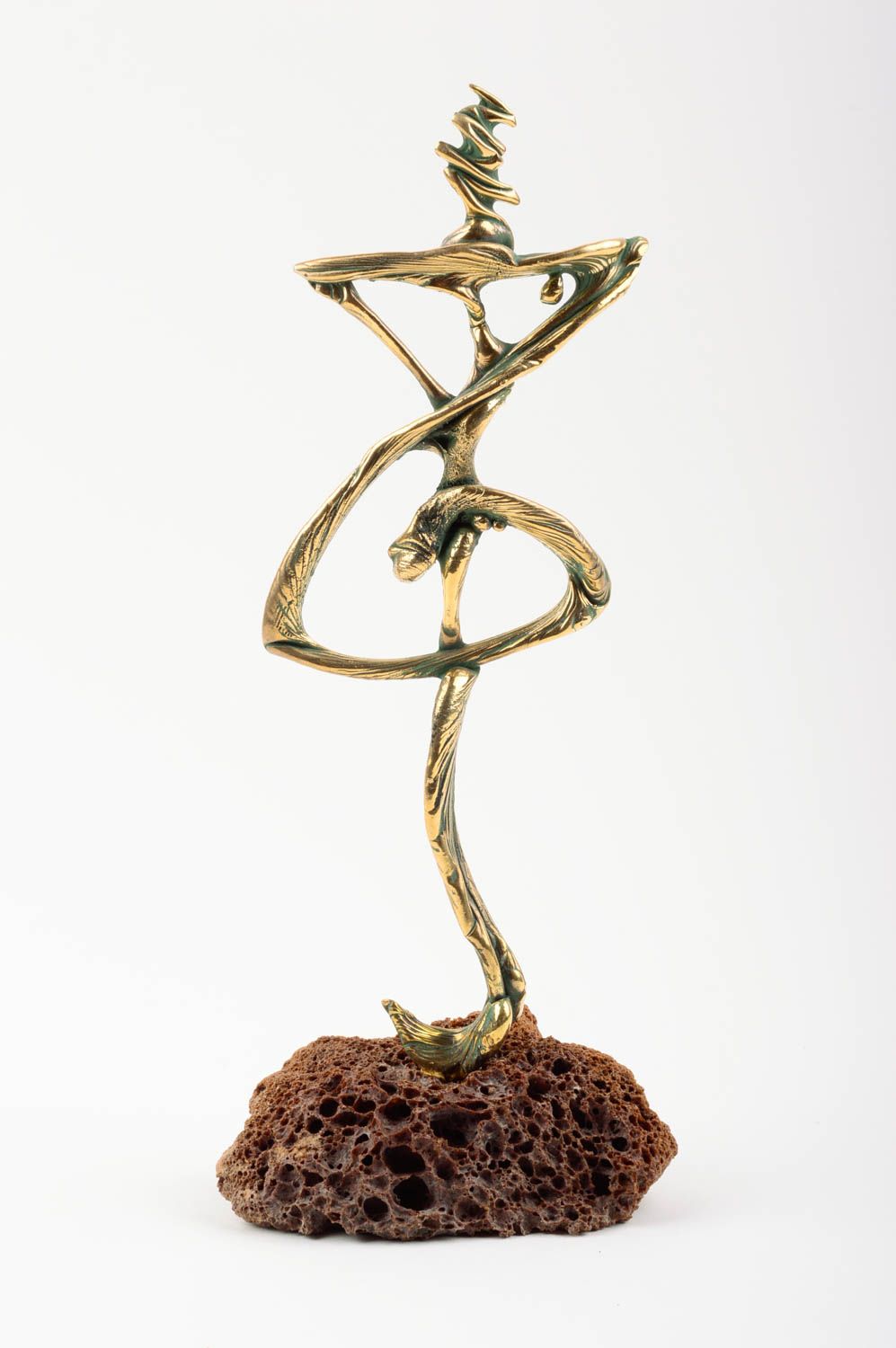 Figura de latón hecha a mano decoración moderna elemento decorativo para salón  foto 1