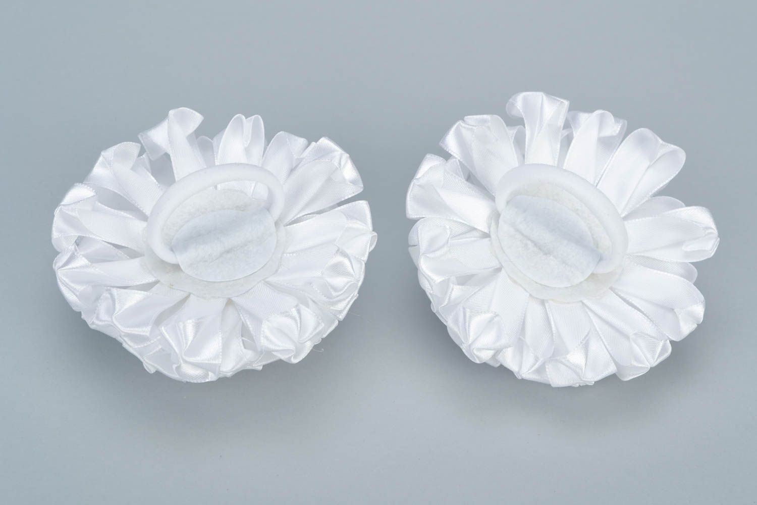 Set of 2 handmade decorative hair ties with large white volume flowers for kids photo 4