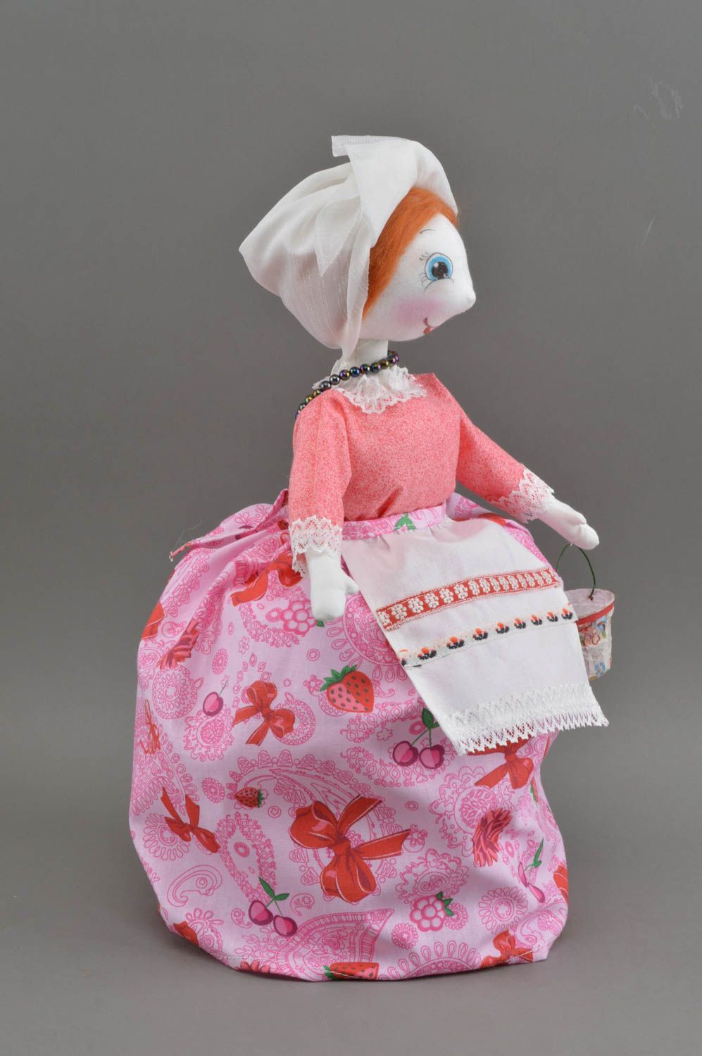 Кукла для чайника из ткани в розовом небольшая красивая чехол ручная работа фото 2