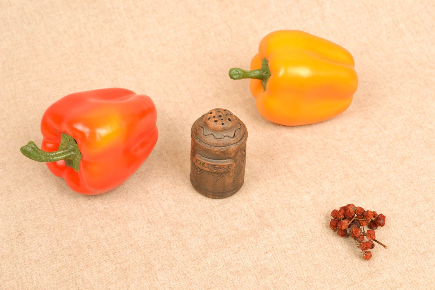 Ceramic pepper pot photo 5