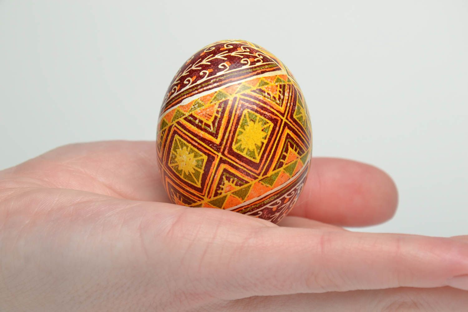 Oeuf de Pâques peint à l'aniline et cire avec motifs ethniques pysanka original photo 5