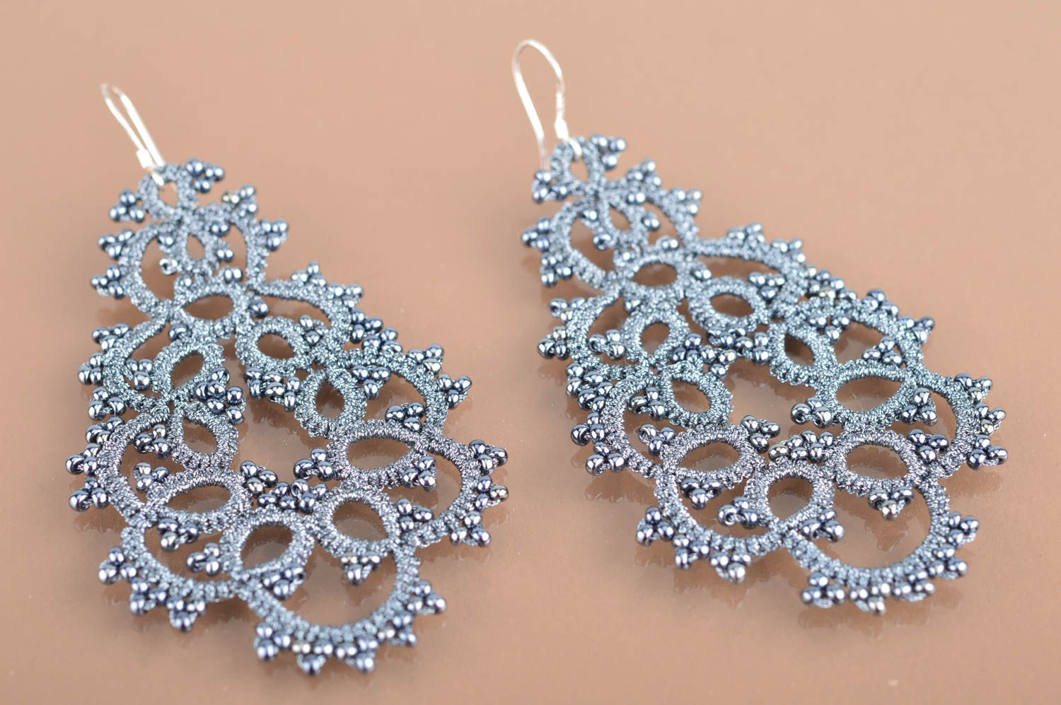 very light Large earrings in indigo blue tatting lace 