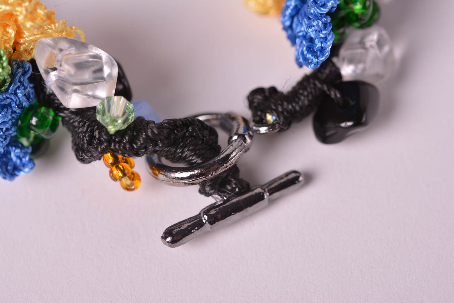 Колье ручной работы колье из ниток ожерелье из ниток вязаные бусы с бисером фото 5
