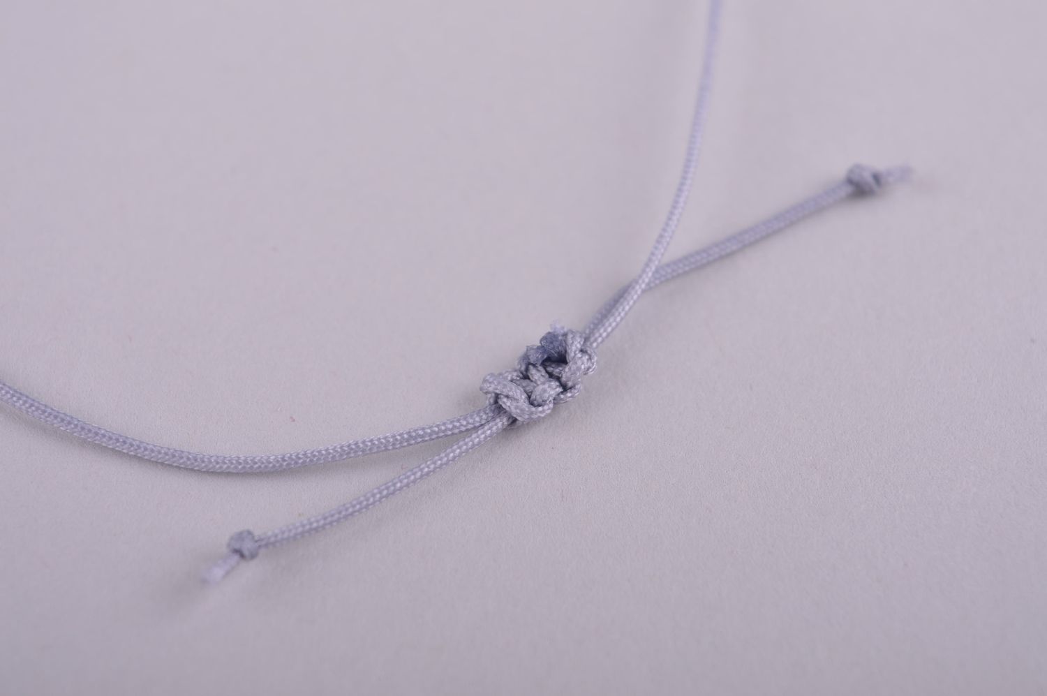 Браслет ручной работы браслет из шнурков плетеный браслет голубой с бусинами фото 4