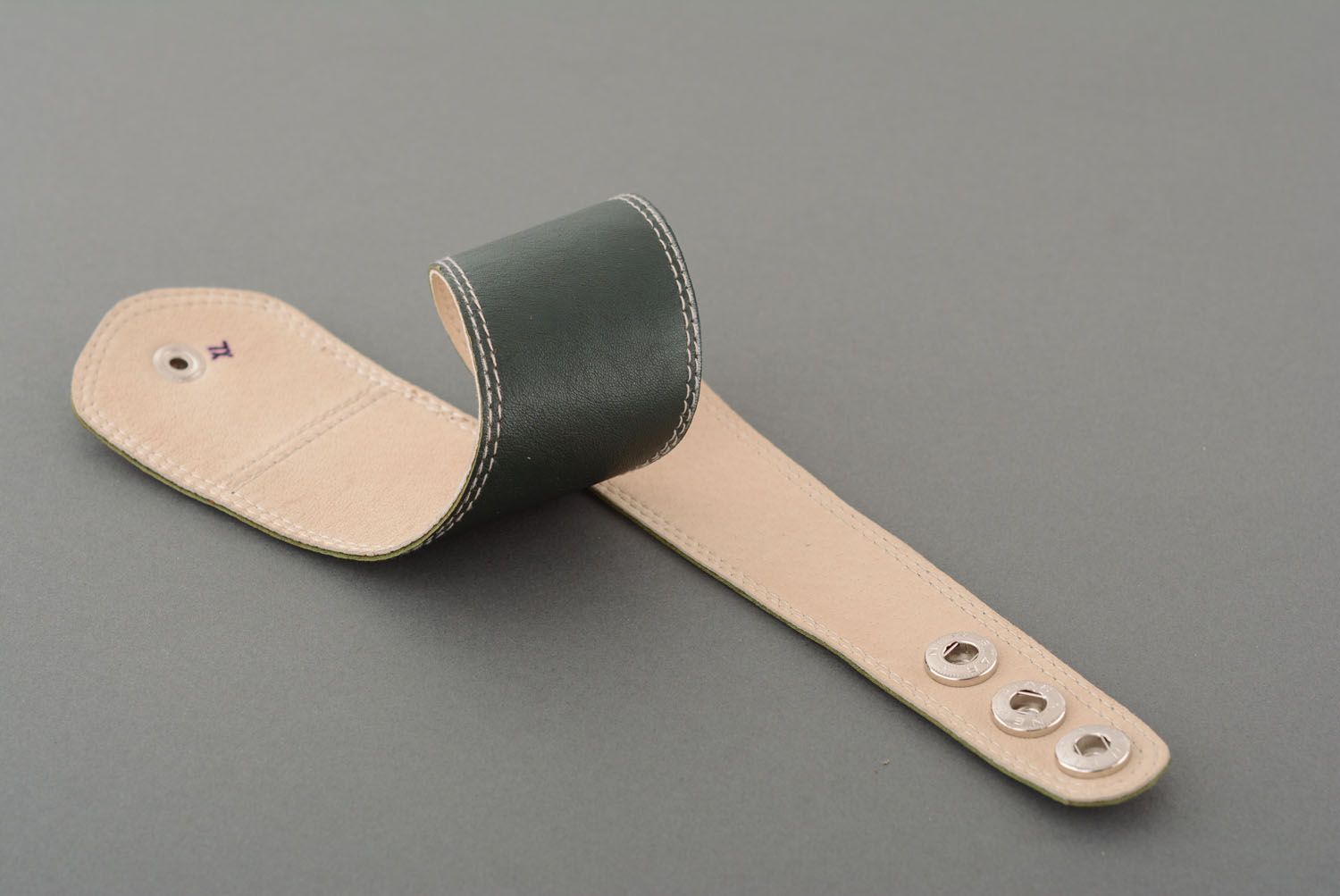 Breites Armband aus Leder foto 4