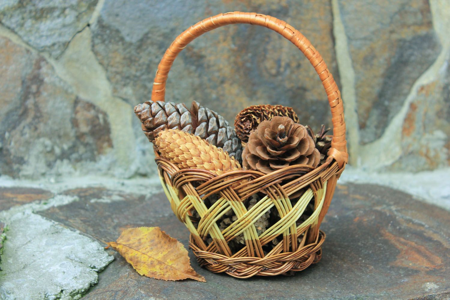 Handmade Weidenkorb mit Griff foto 1