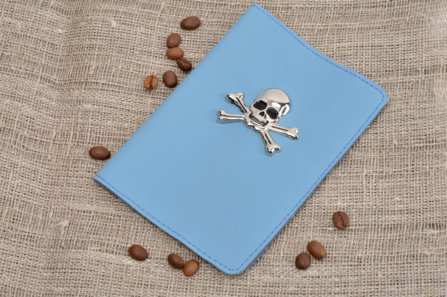 Porte passeport cuir fait main couleur bleu ciel avec crâne Cadeau original photo 1