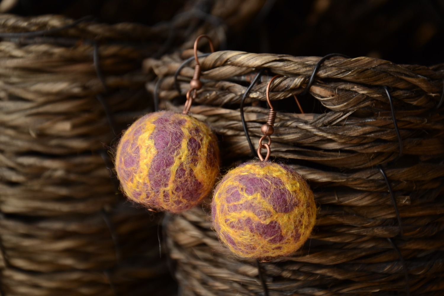 Round felted wool earrings photo 1