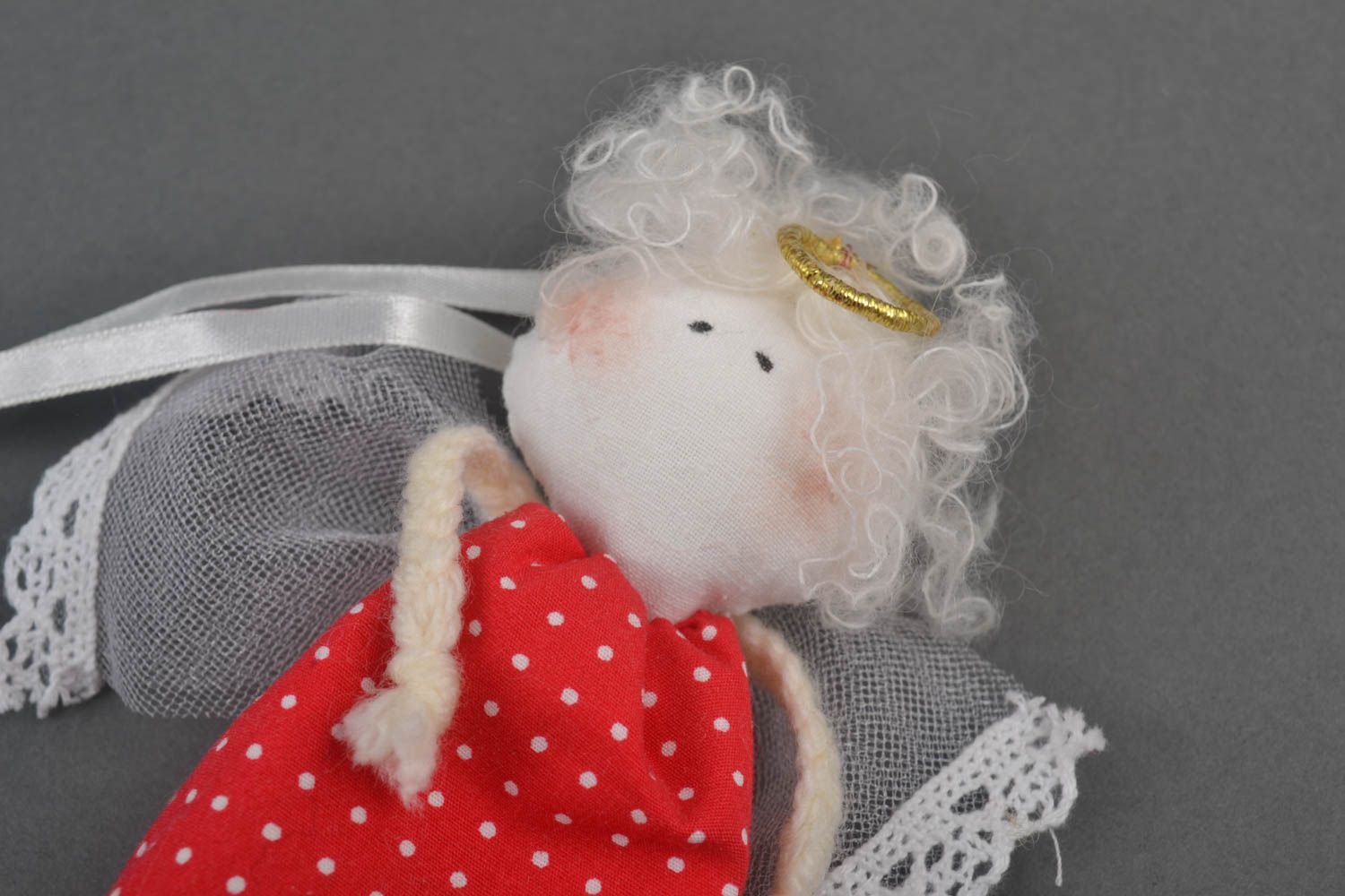 Кукла ручной работы декор для дома тряпичная кукла с петелькой Ангел в красном фото 2