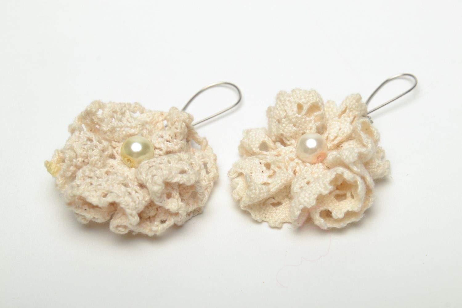 Boucles d'oreilles en dentelles avec perles  photo 3