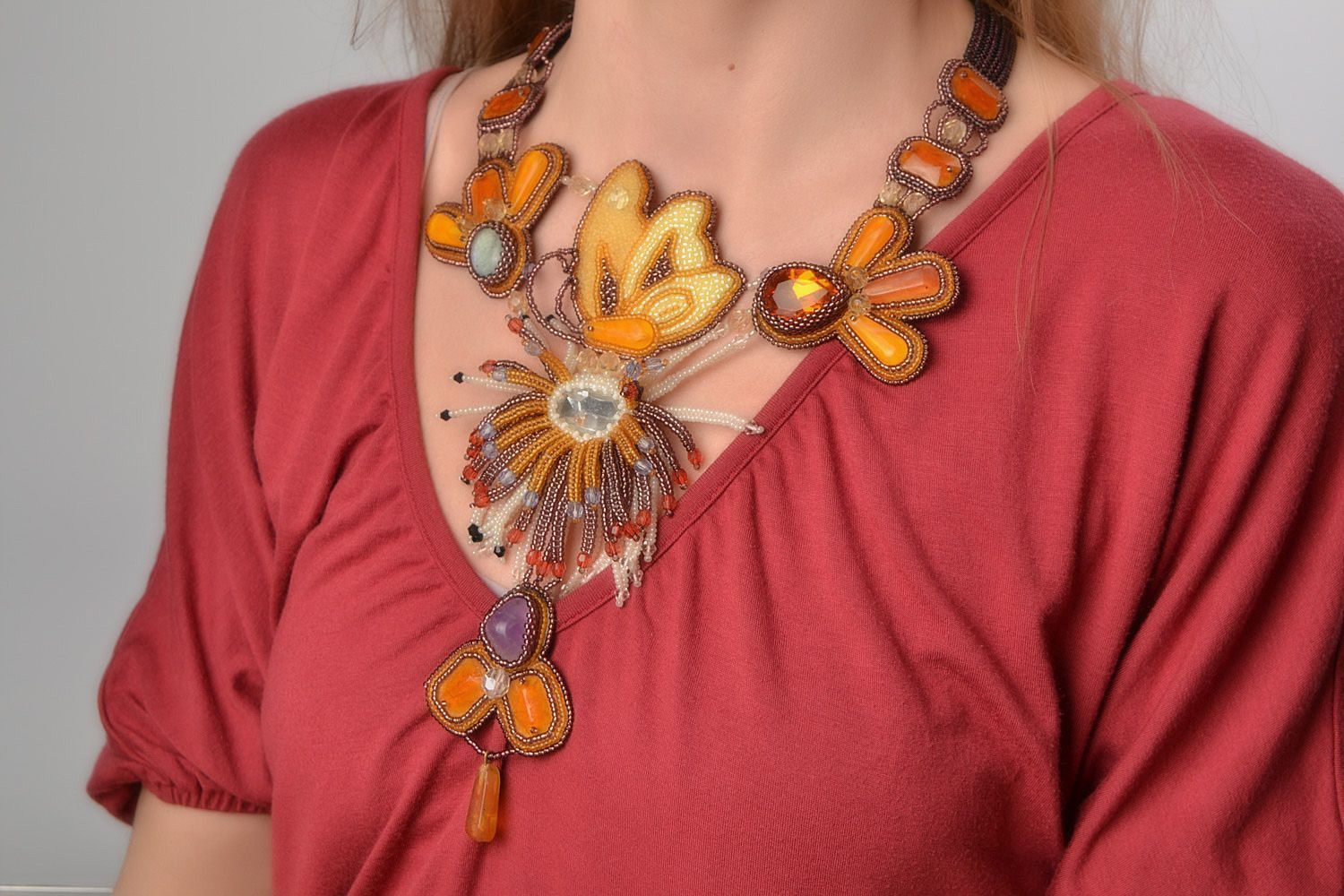 Elegantes braunes Collier aus echten Steinen und Glasperlen handmade für Damen Schmetterling foto 1