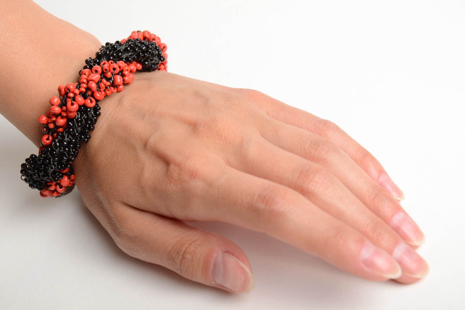 Handmade volume woven wrist bracelet crocheted of red and black Czech beads photo 2