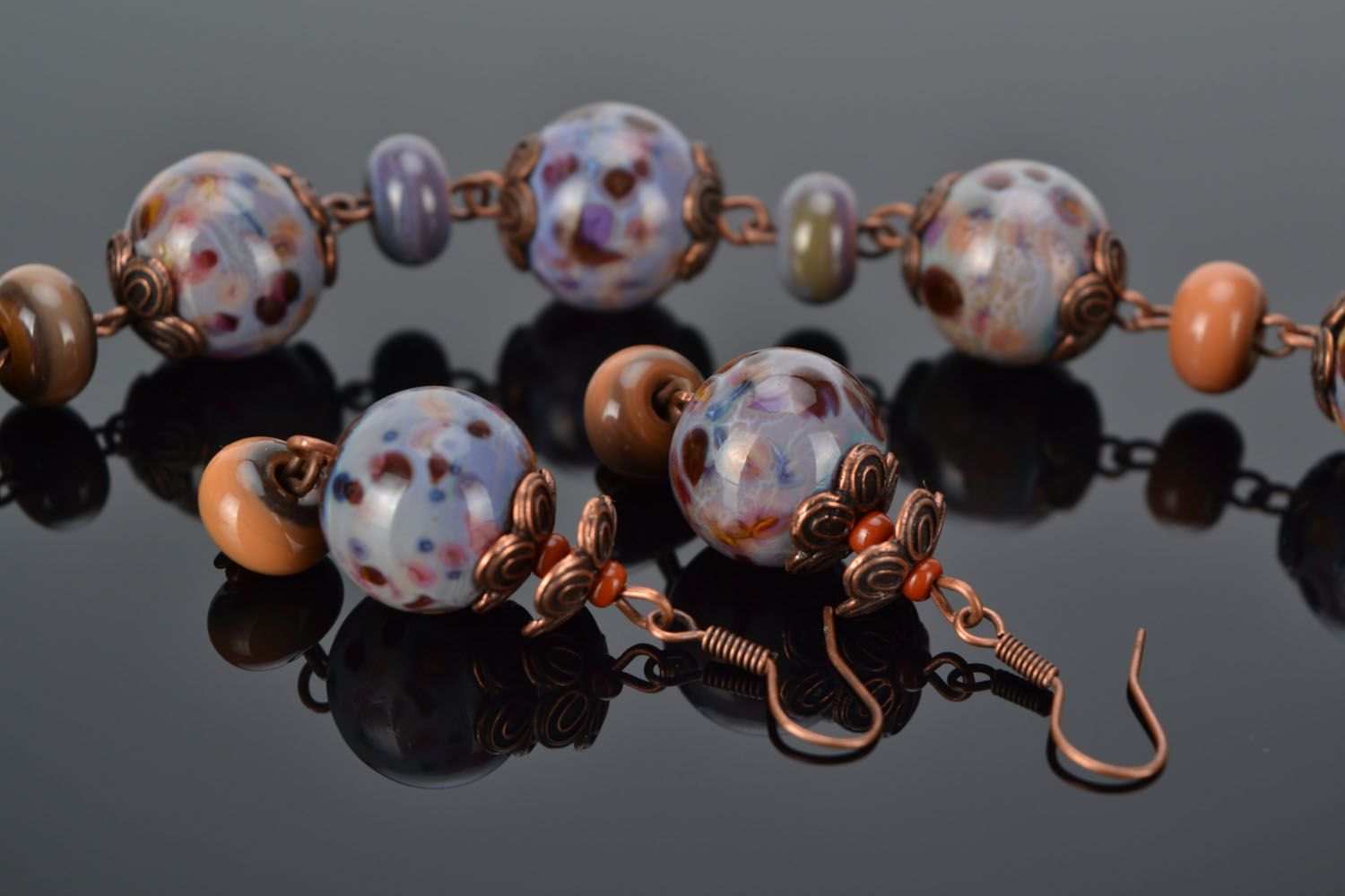 Boucles d'oreilles et collier artisanaux en verre photo 1