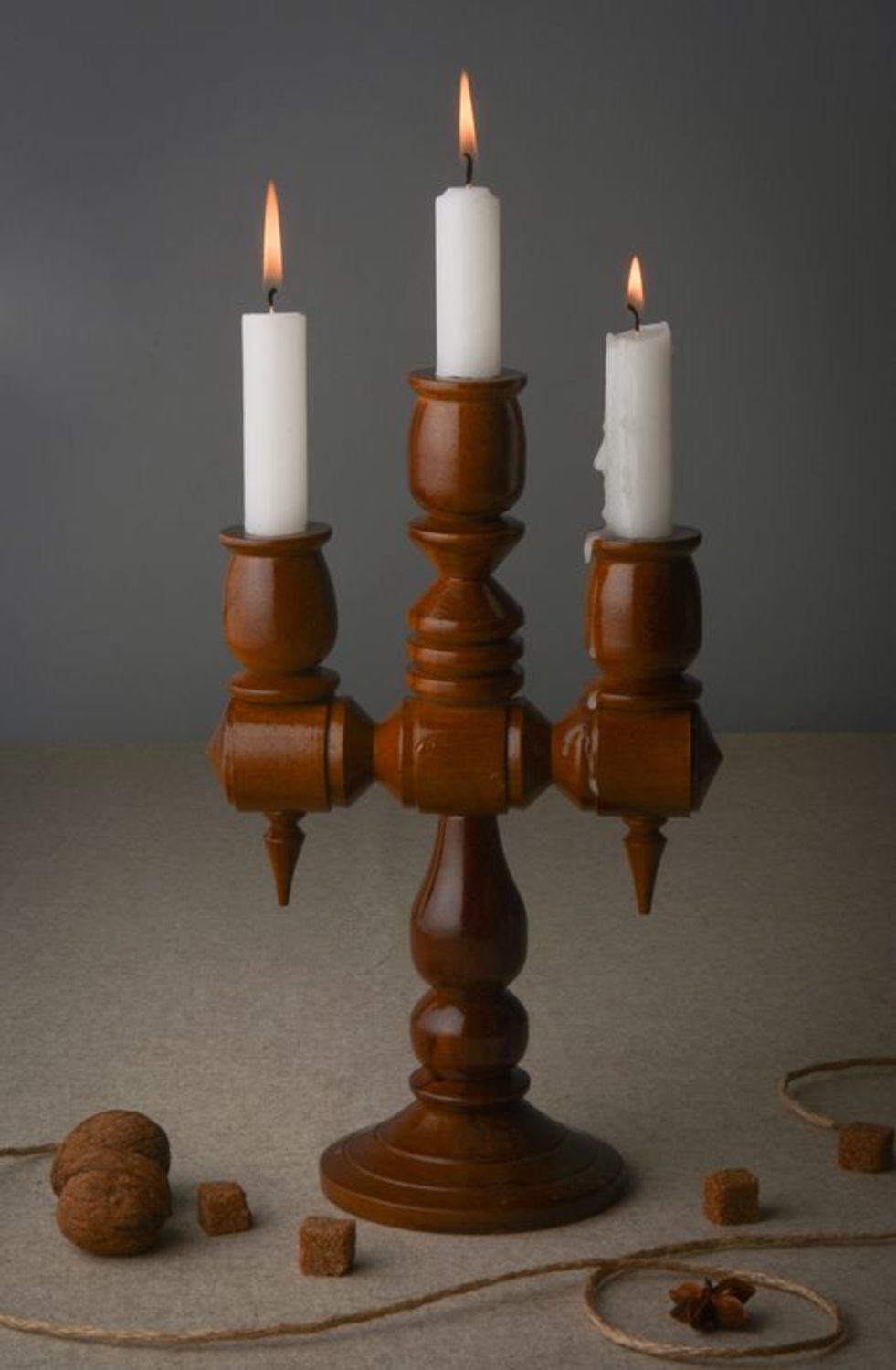 Chandelier de bois à trois bougies photo 1