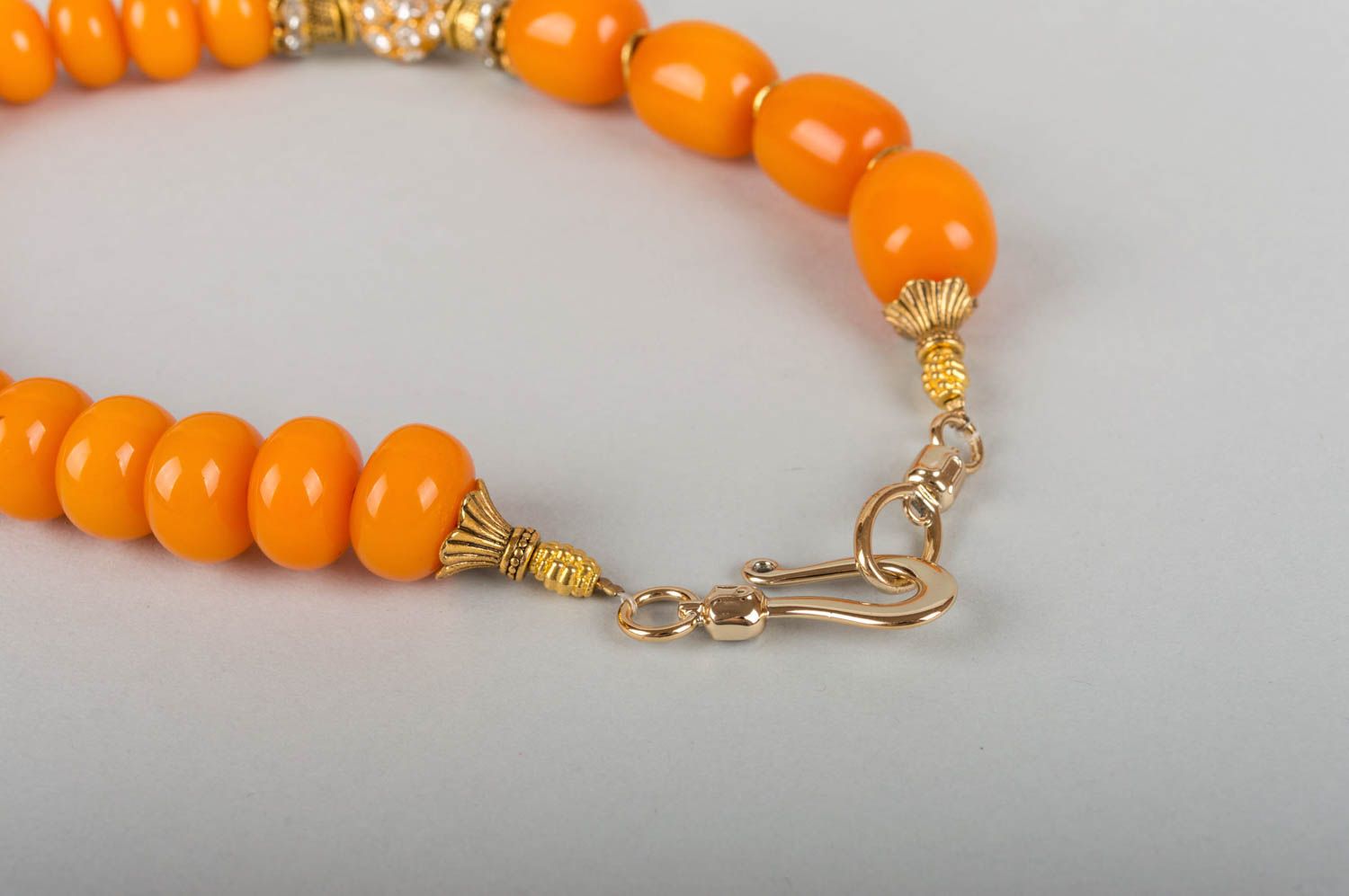 Handmade stylish amber stone bead necklace of yellow color for ladies of fashion photo 3