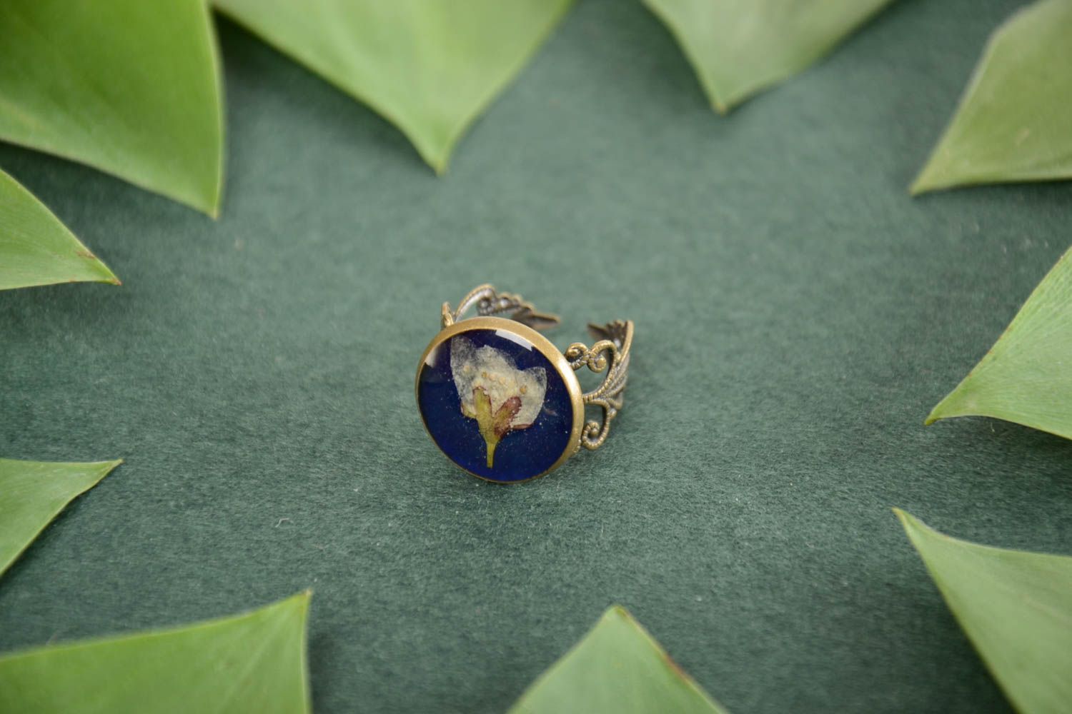 Handmade Ring aus Epoxidharz schön handmade originell in Blau mit Blumen foto 1