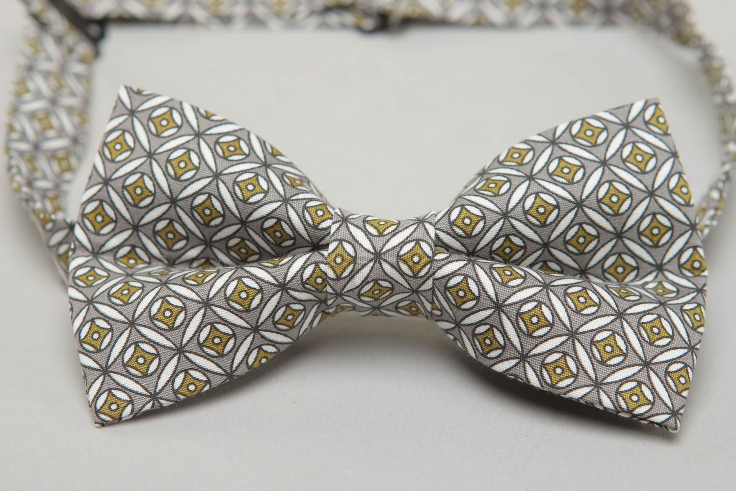 Textile bow tie with print photo 2
