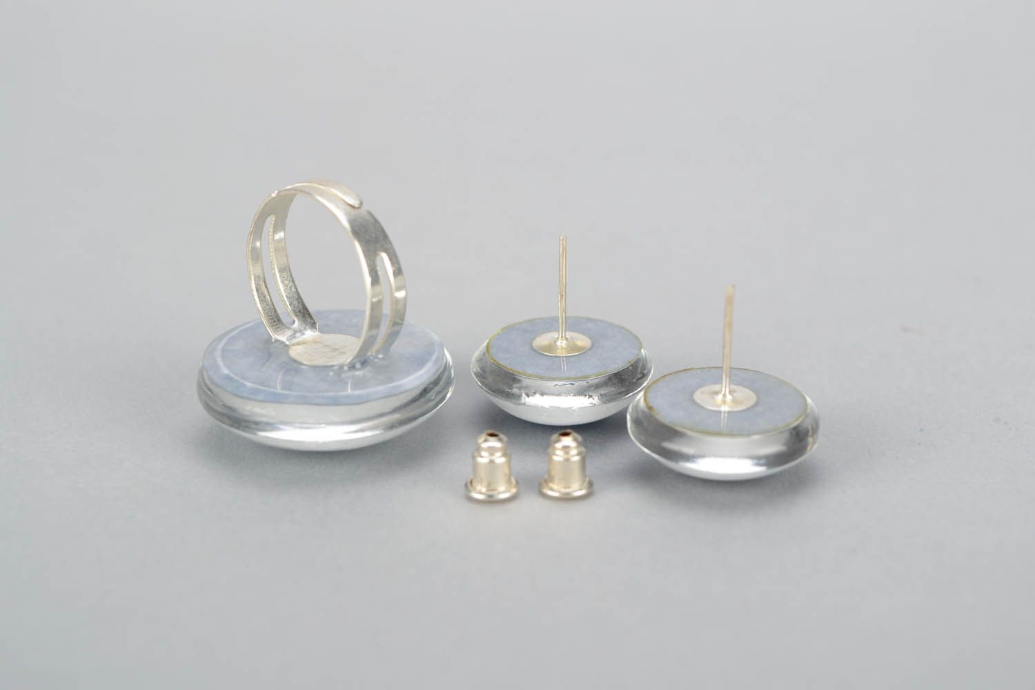 Conjunto de jóias brincos e anel criados manualmente Espaço foto 5