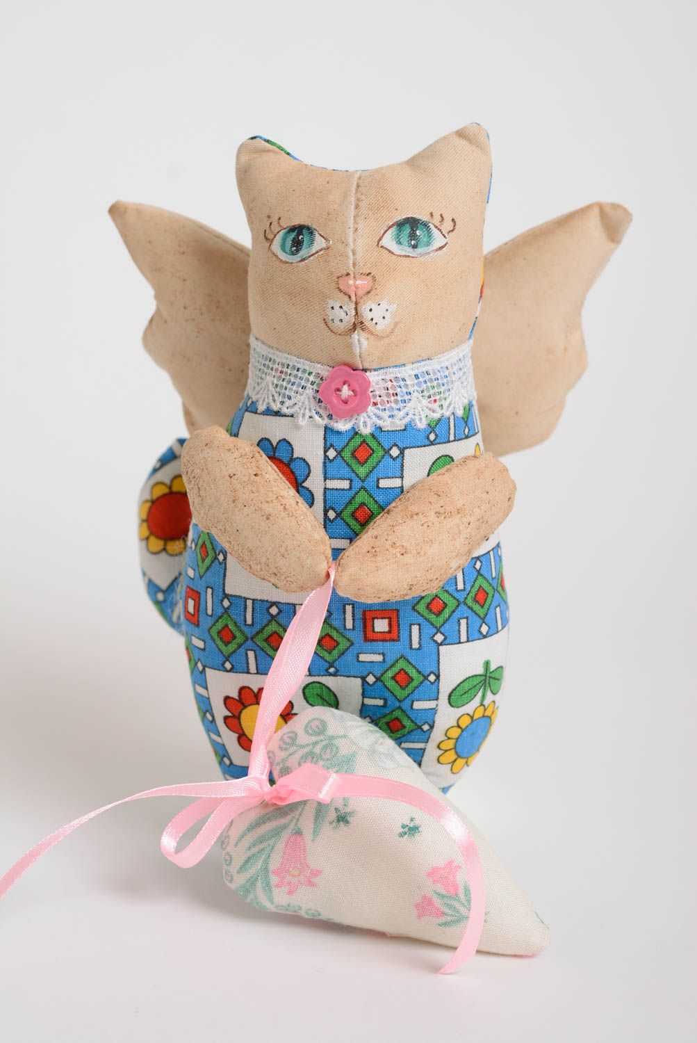 Peluche chat faite main en tissu de coton avec coeur décoration maison photo 1