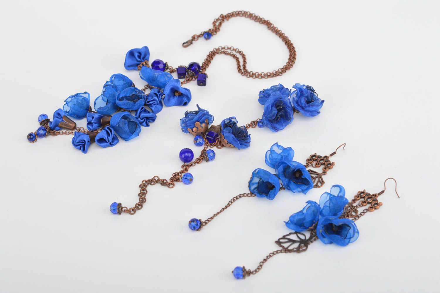 Collier fait main Boucles d'oreilles pendantes Bracelet femme fleurs bleues photo 4
