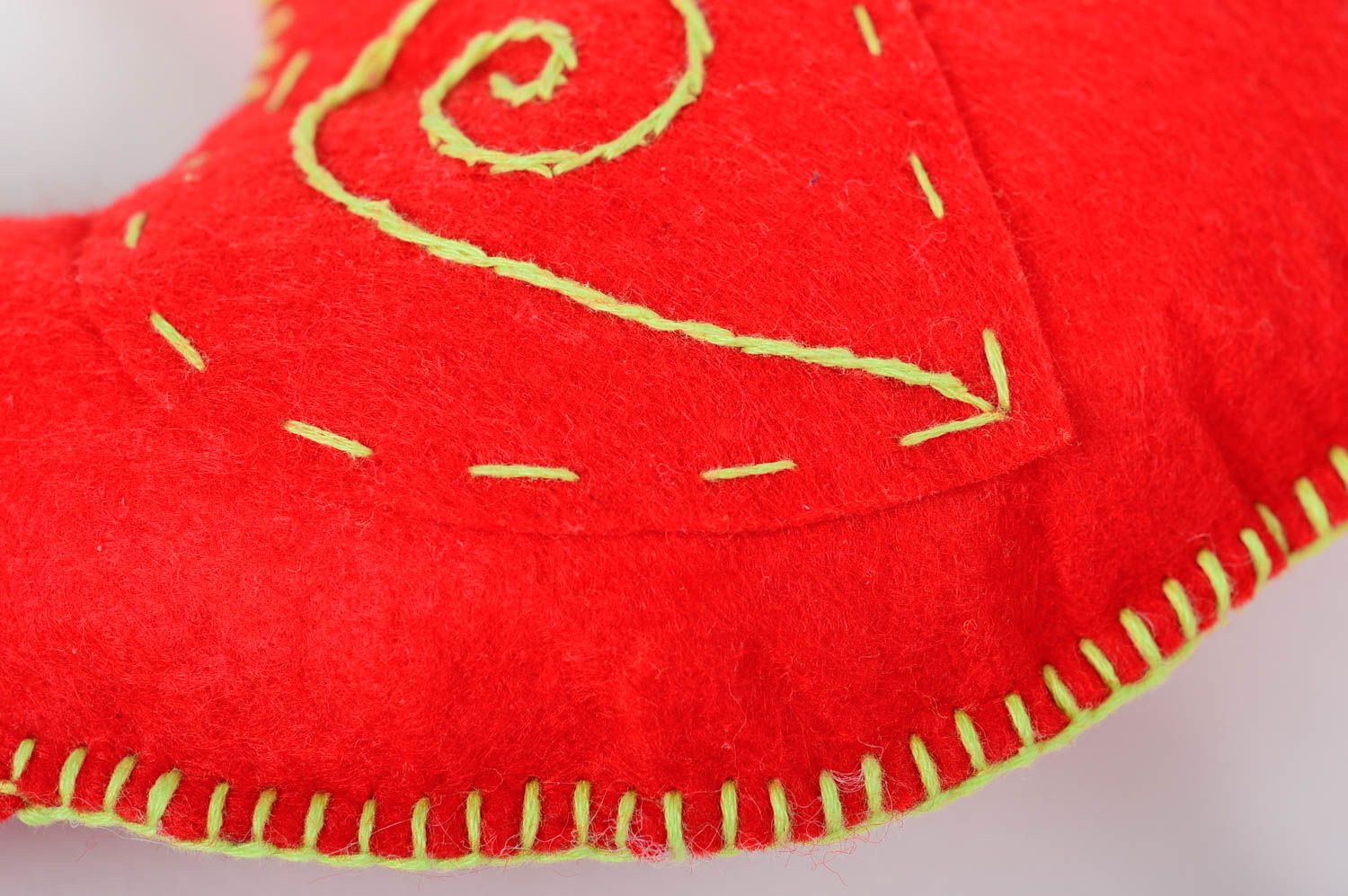Детская мягкая игрушка подвеска пошитая из фетра вручную красного цвета слон  фото 5