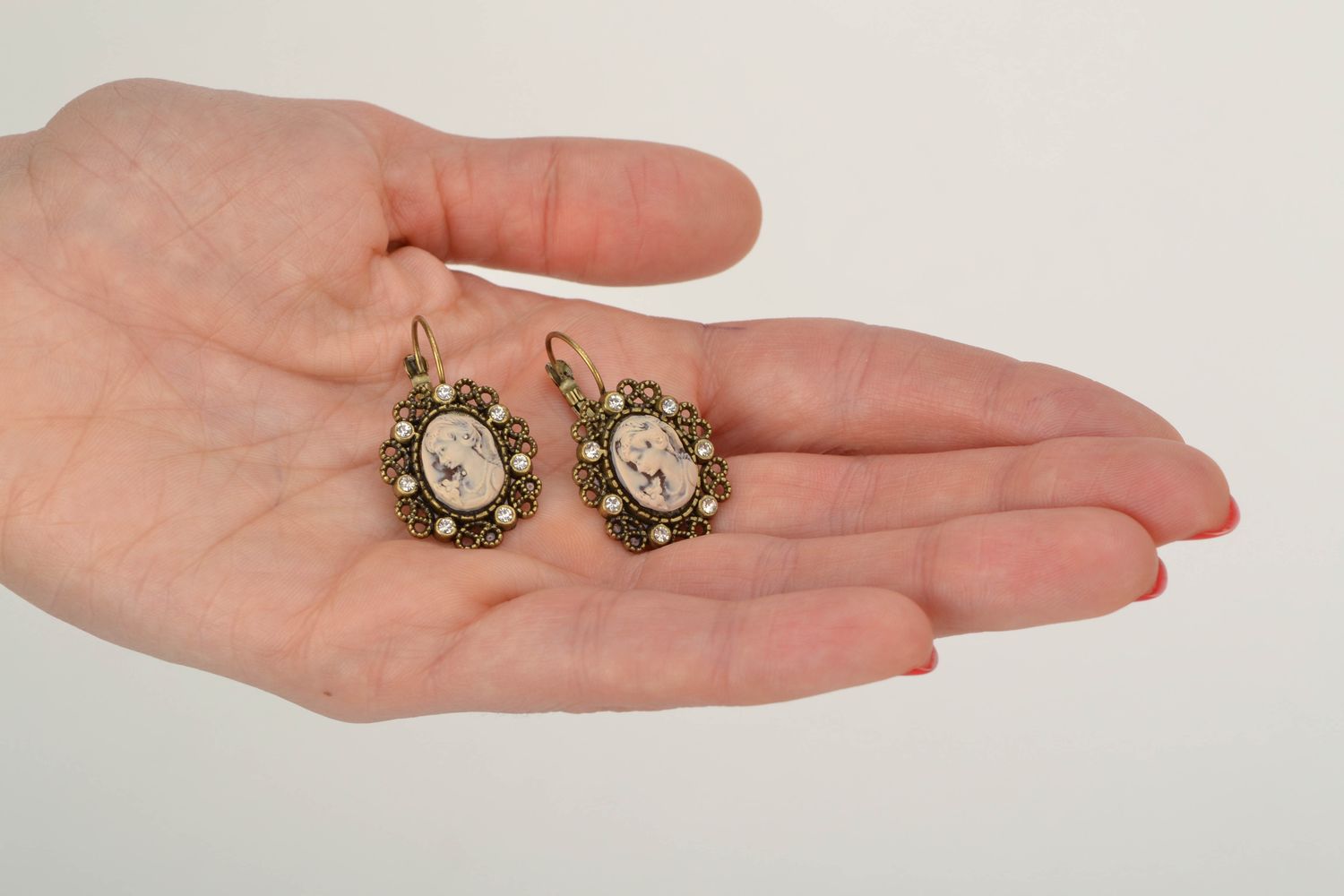 Boucles d'oreilles pendantes style vintage faites main photo 2