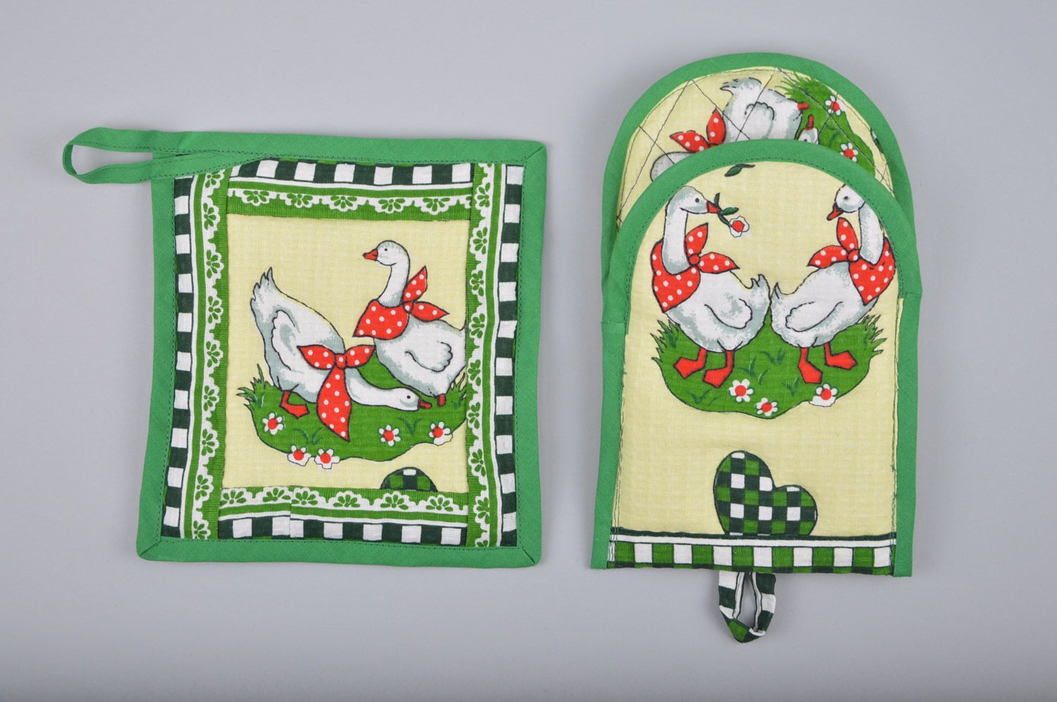Set of handmade kitchen accessories square hot pot holder and oven mitt 2 items photo 2