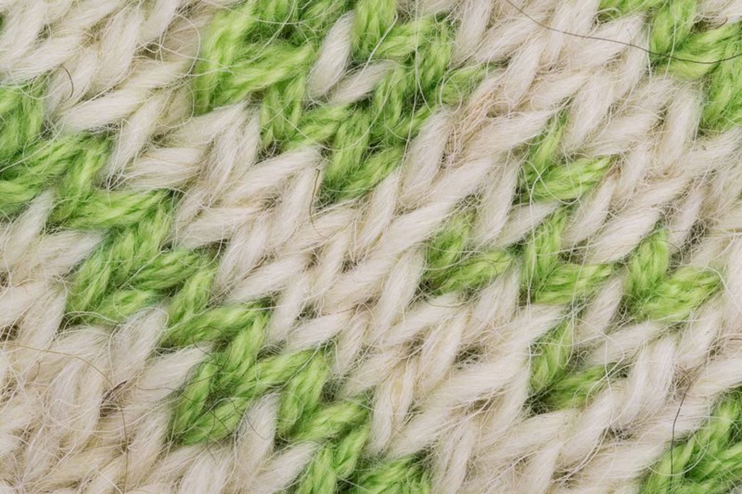 Mitaines tricotées en laine photo 4