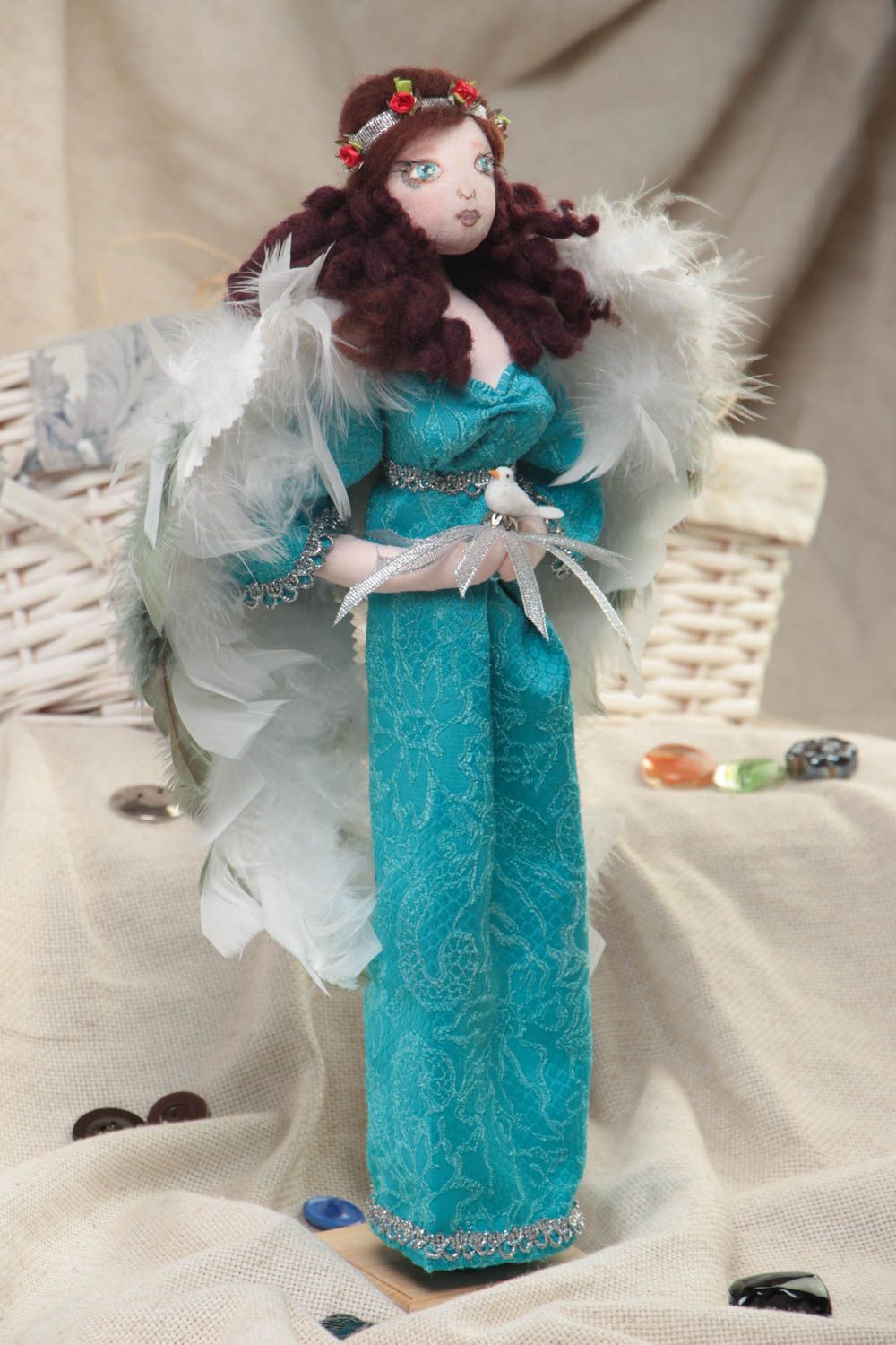 Авторская тканевая кукла для декора дома ручной работы в виде ангела из хлопка фото 1