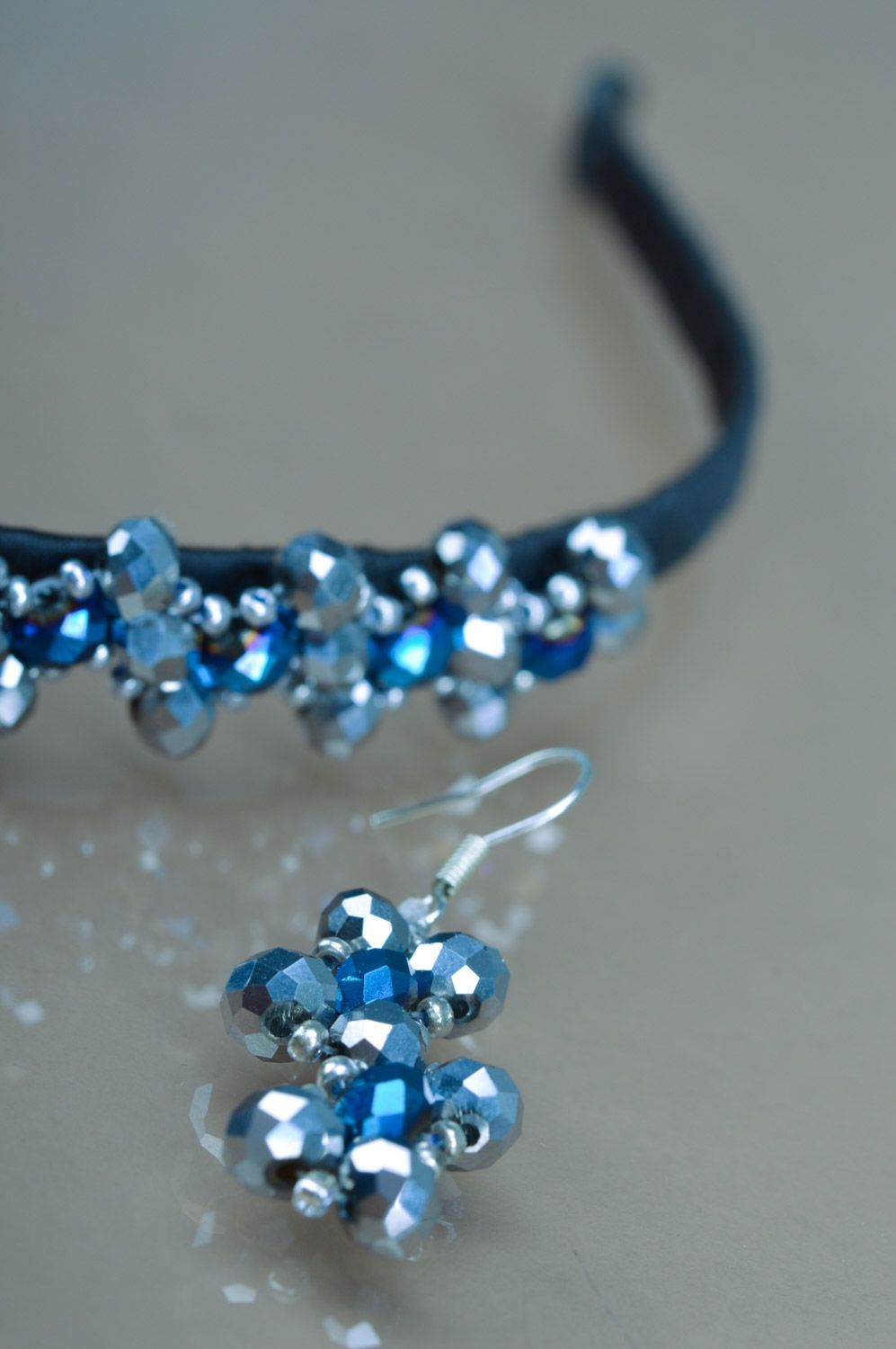 Beautiful women's handmade jewelry set woven of beads and hematite 2 items earrings and headband photo 5