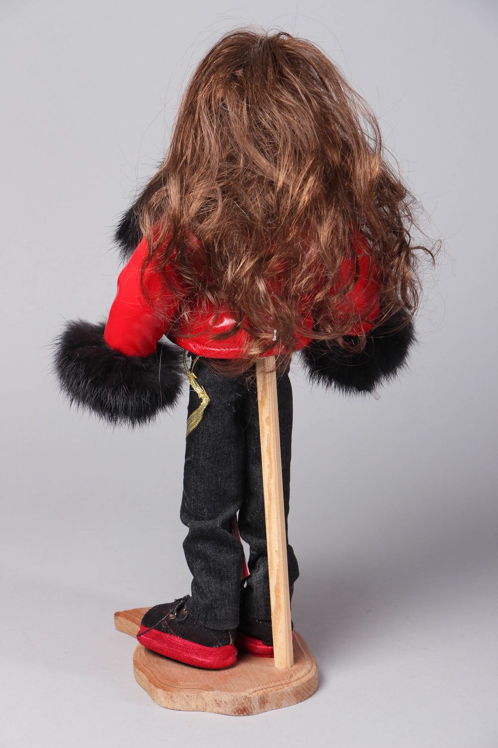 Игрушка кукла из ткани с подставкой журналистка  фото 3