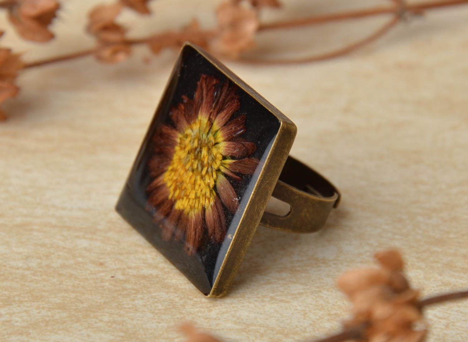 Square vintage ring with natural flowers photo 1