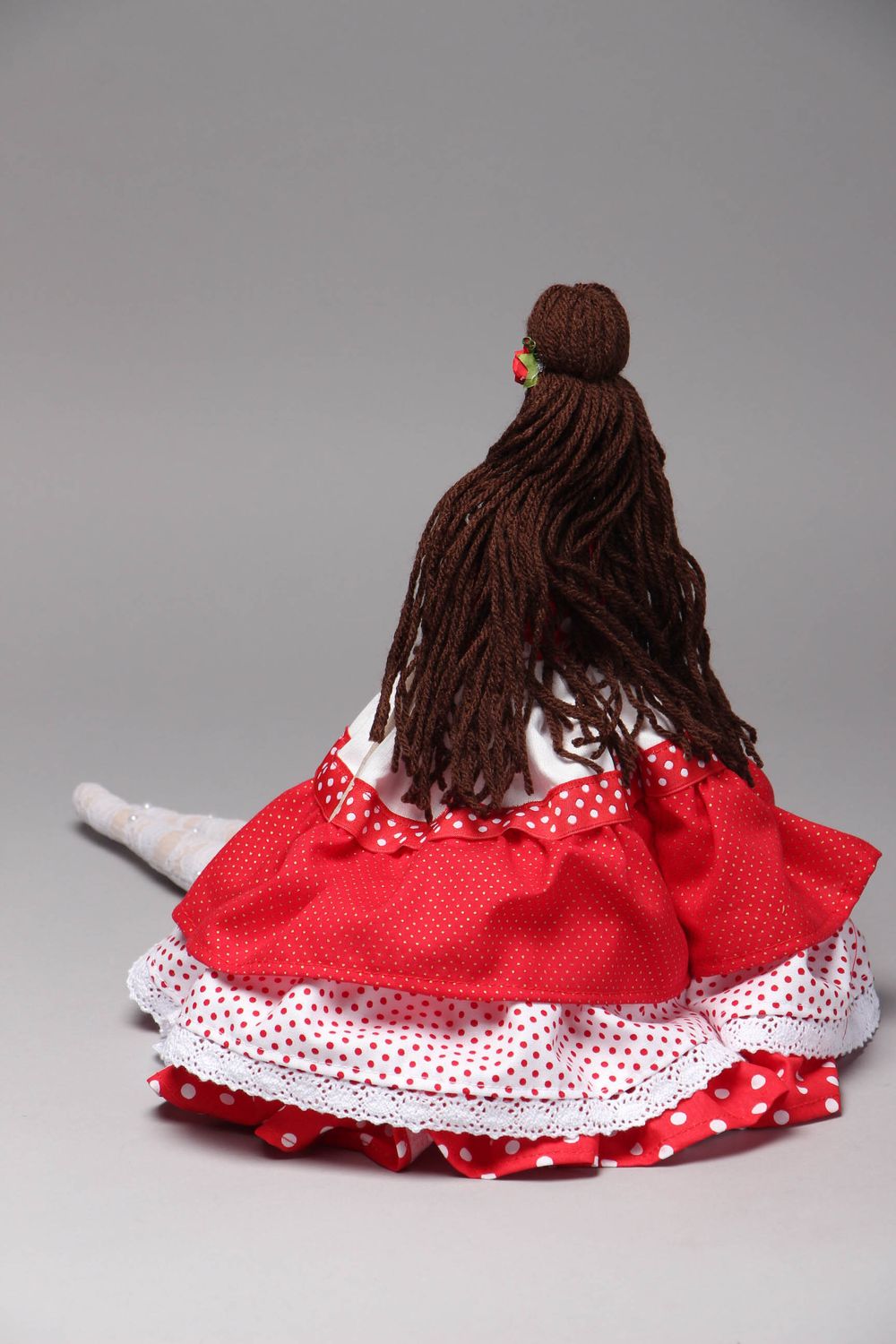 Grande poupée artisanale en robe rouge  photo 3