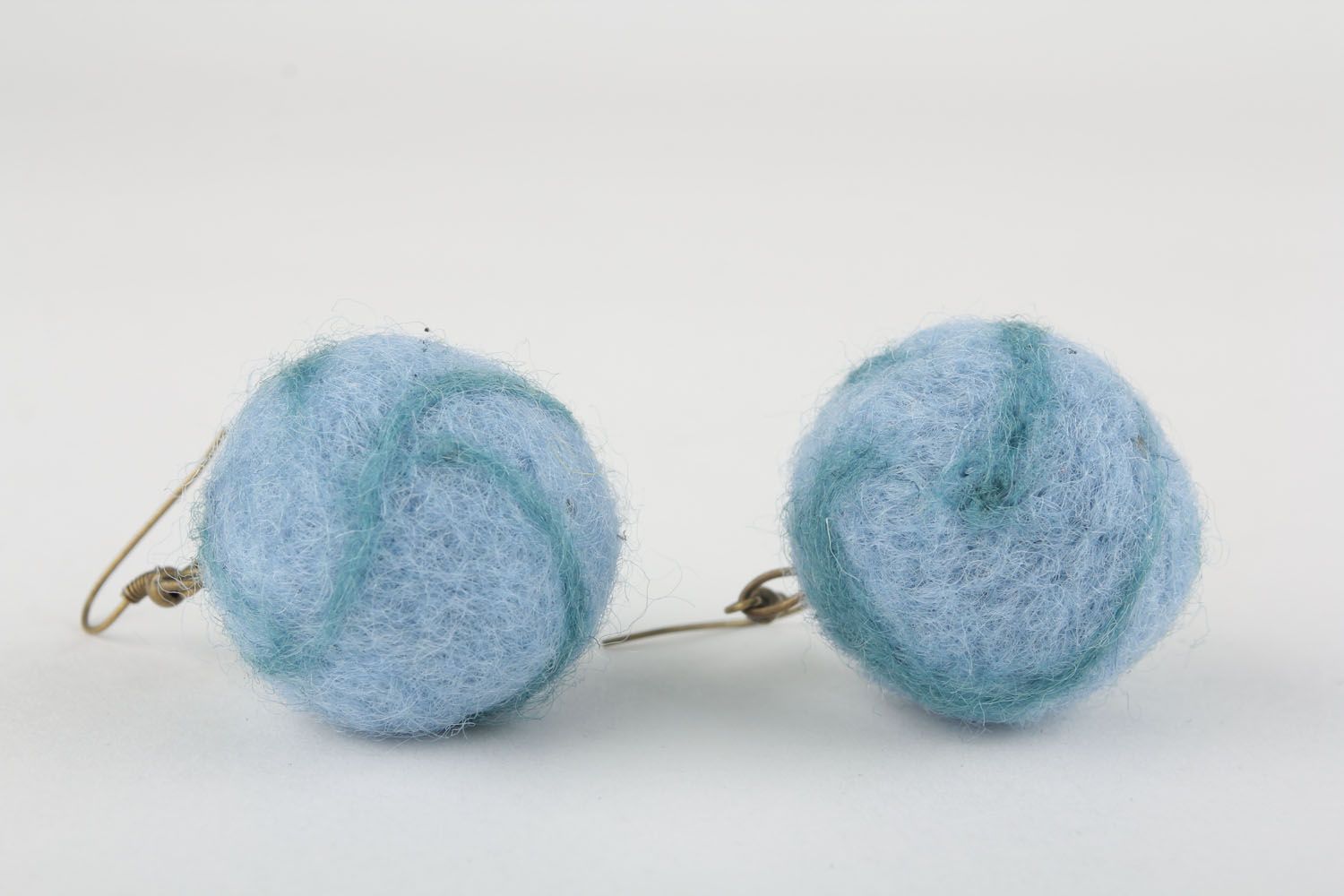 Woolen ball earrings photo 3