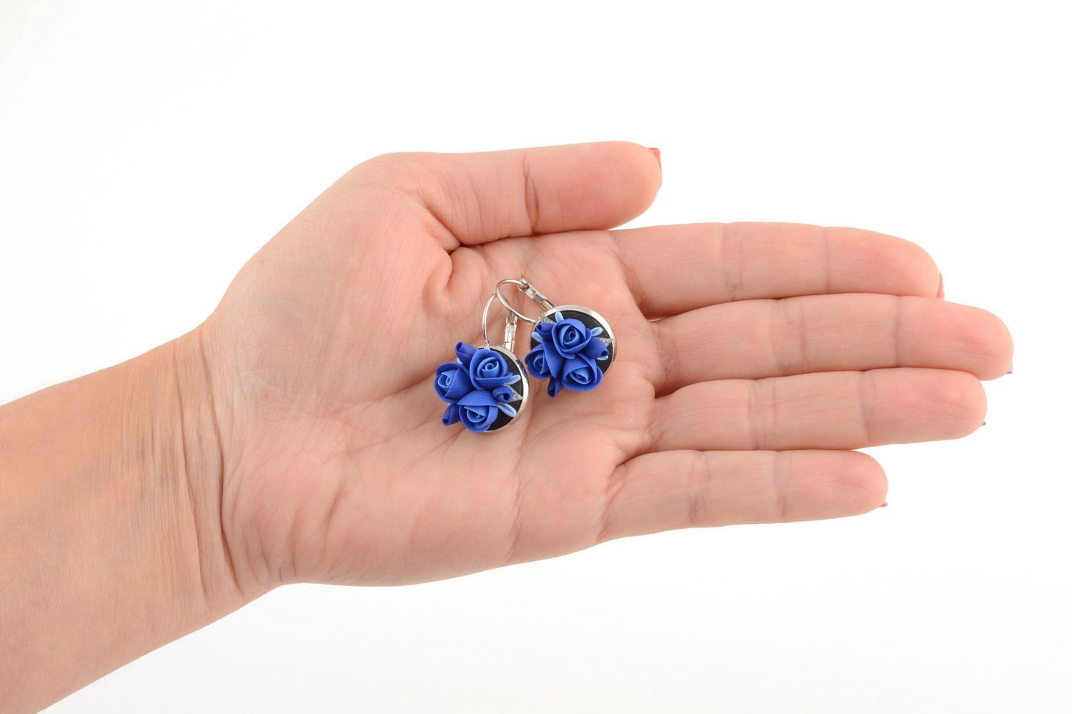 Blaue Gehänge Ohrringe aus Polymerton in Form von Rosen künstlerisch handgemacht foto 6