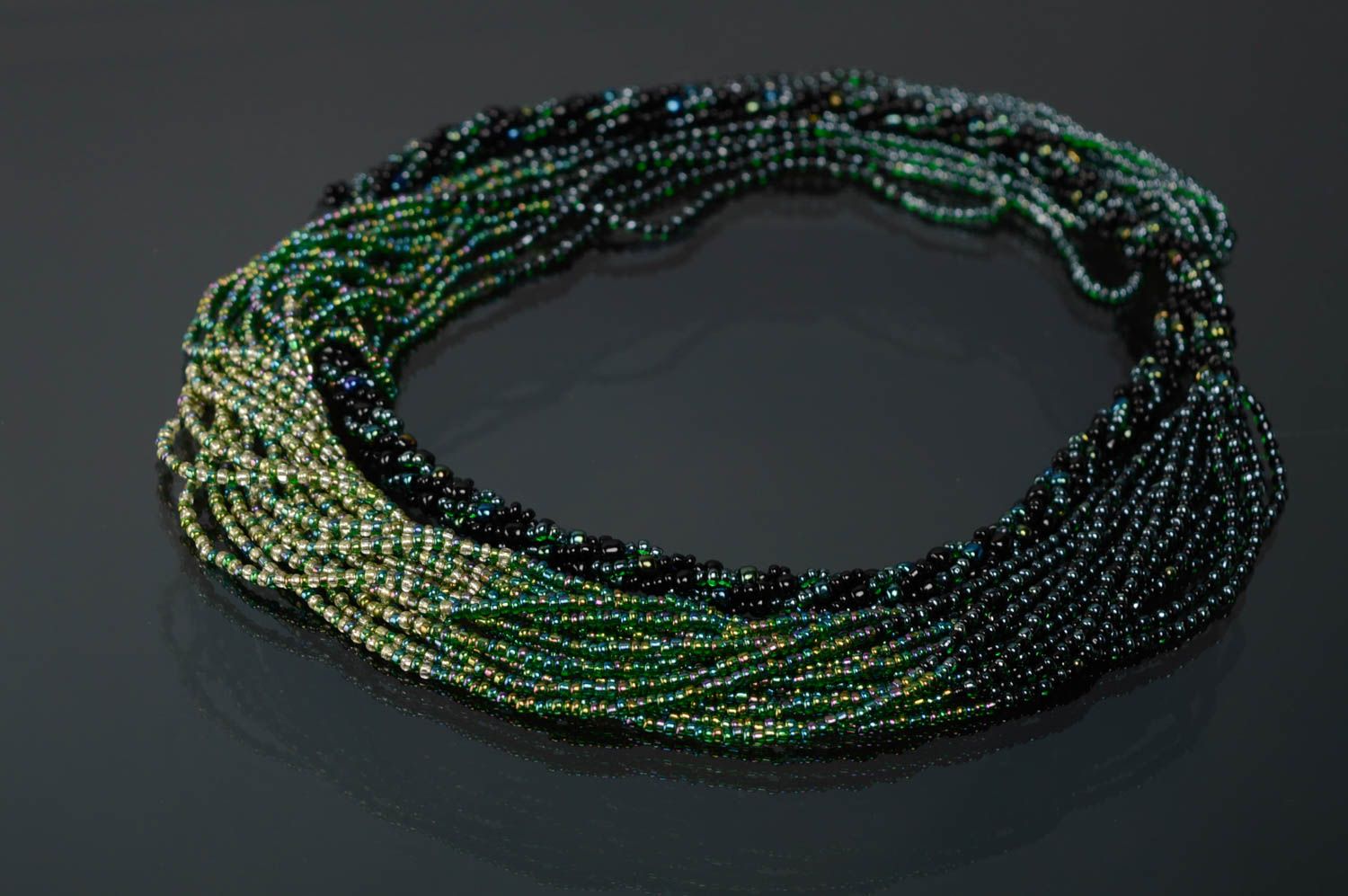 Gros collier multi rang en perles de rocailles Noir-vert photo 1