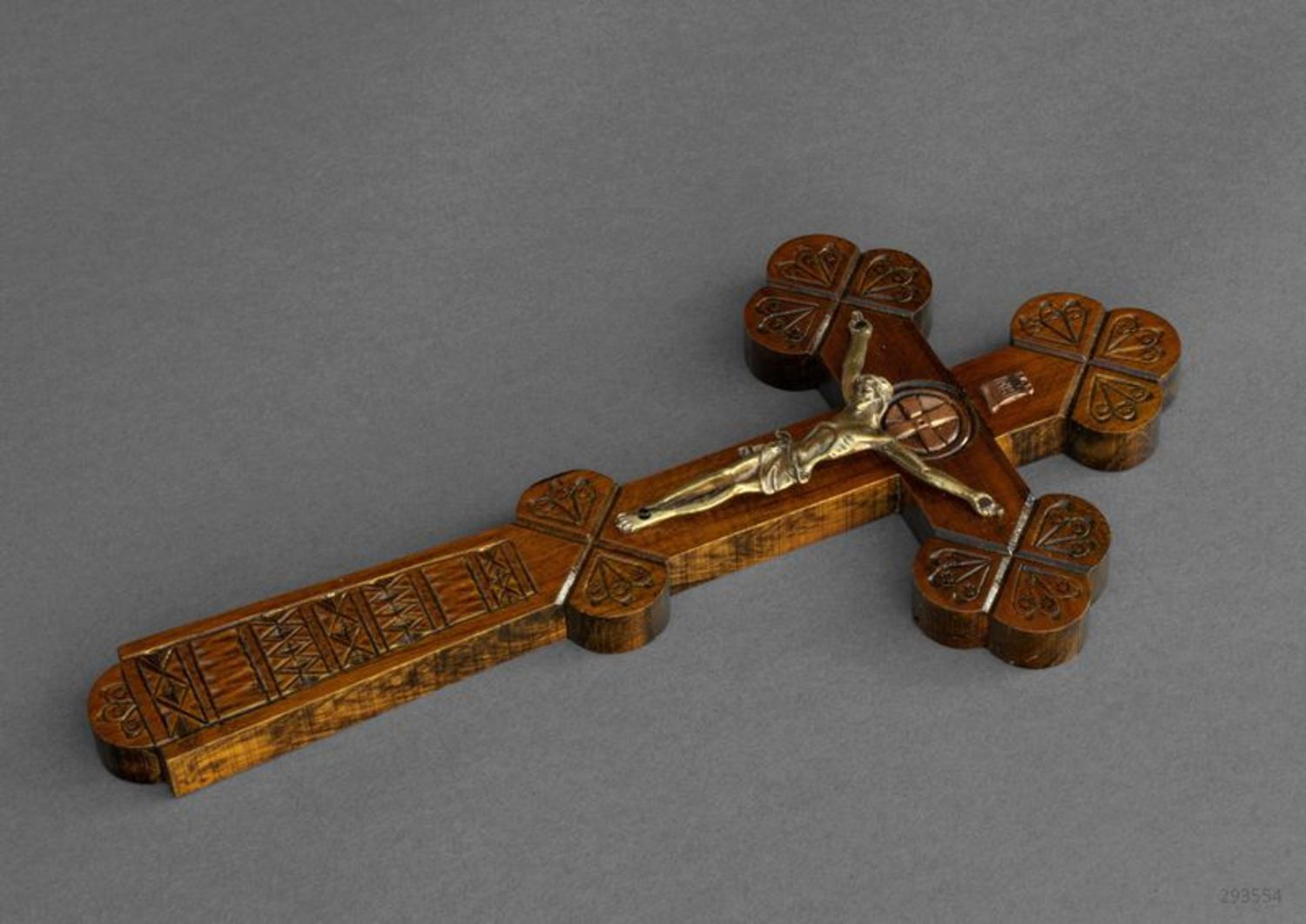Настенный крест деревянный фото 1
