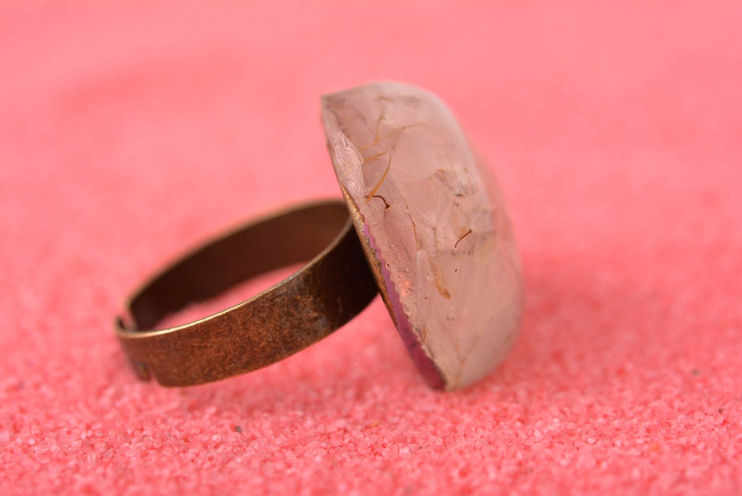Кольцо ручной работы кольцо из эпоксидной смолы женское кольцо с одуванчиком фото 2